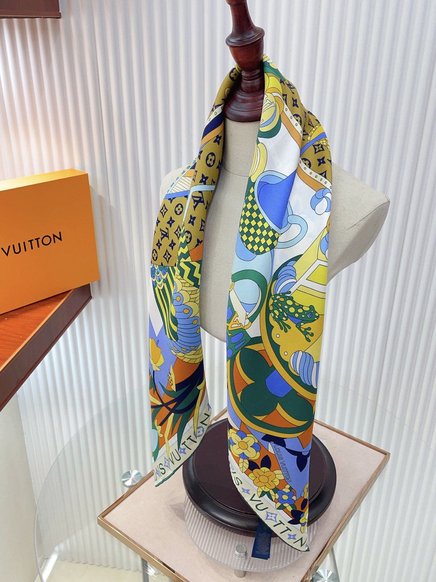 ✨✨【18姆米 双面同色】上身效果疯狂的喜欢❗️专柜也是刚刚上架的，L*最最新款~非常有看头，L的这类元