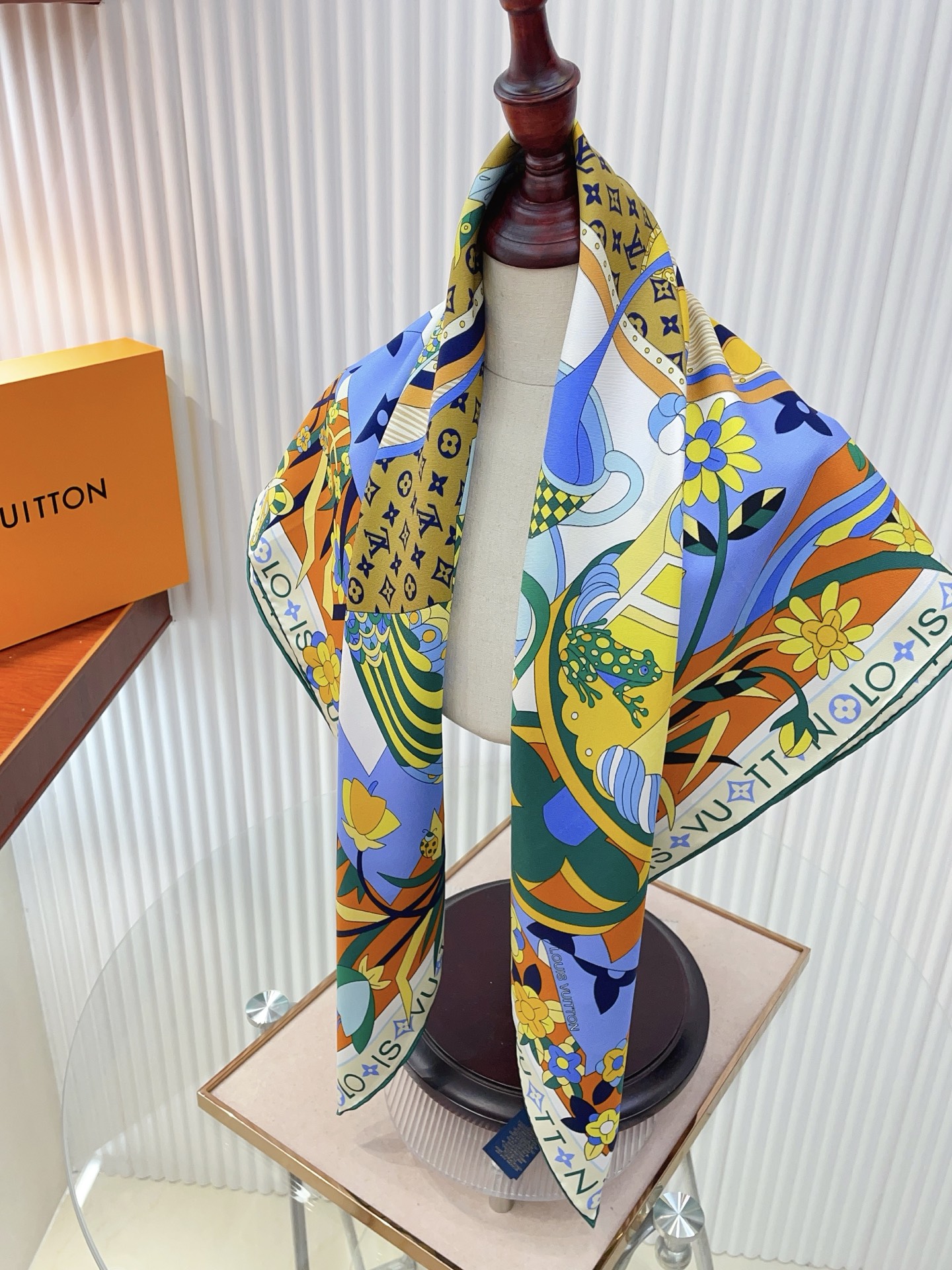 ✨✨【18姆米 双面同色】上身效果疯狂的喜欢❗️专柜也是刚刚上架的，L*最最新款~非常有看头，L的这类元