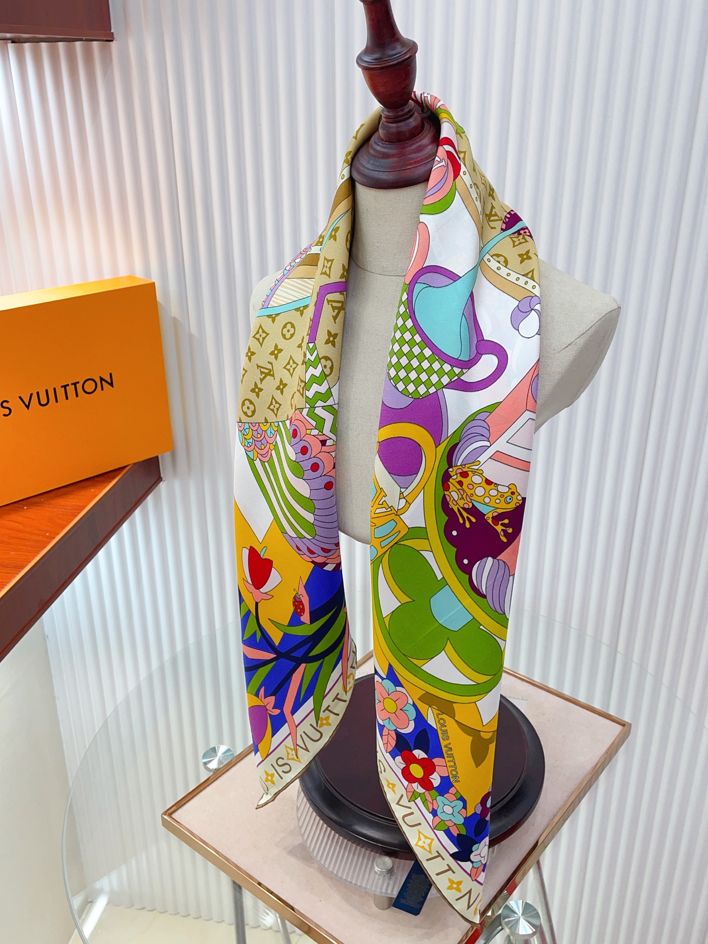 ✨✨【18姆米 双面同色】上身效果疯狂的喜欢❗️专柜也是刚刚上架的，L*最最新款~非常有看头，L的这类元