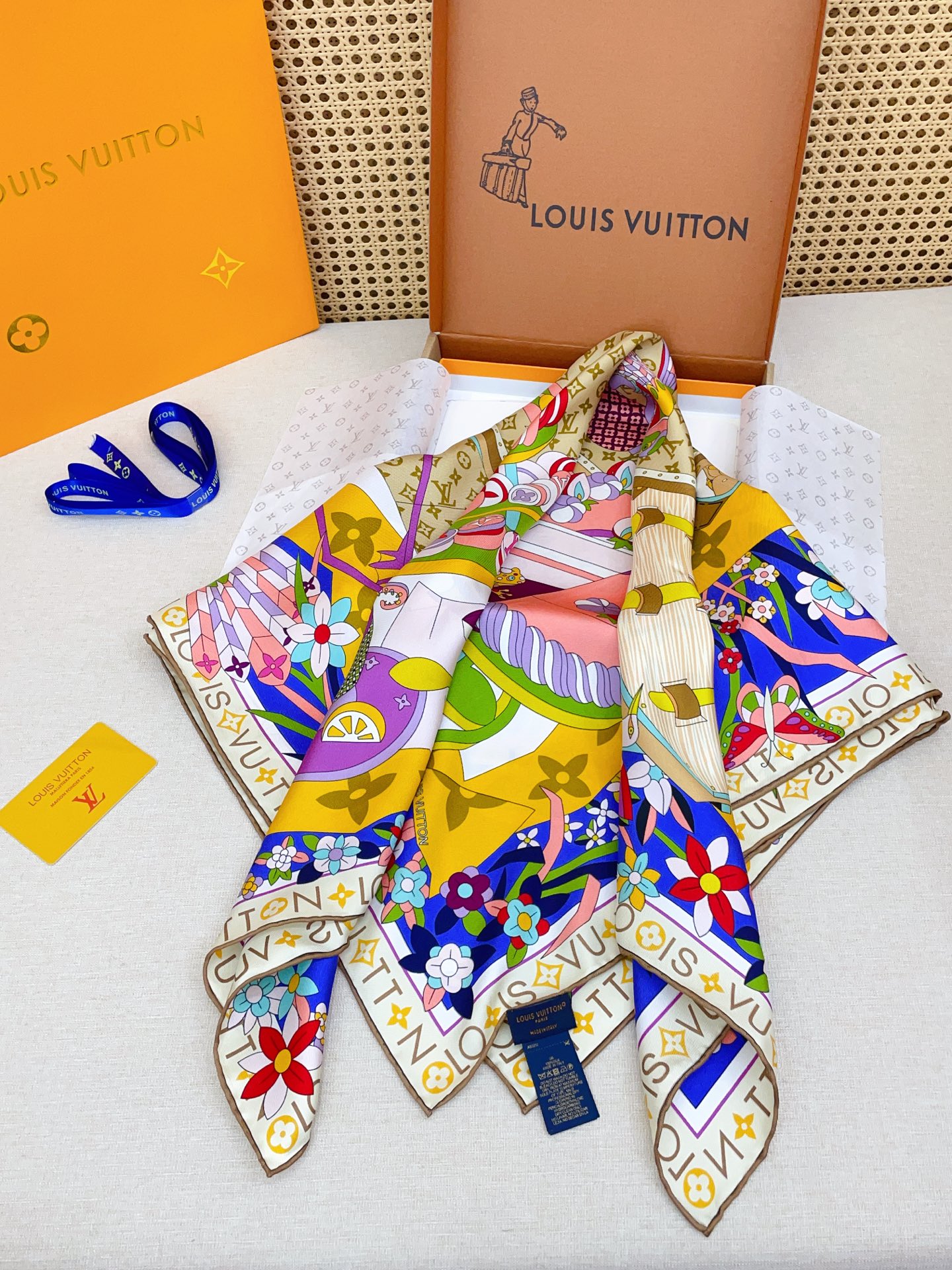 ✨✨【18姆米 双面同色】上身效果疯狂的喜欢❗️专柜也是刚刚上架的，L*最最新款~非常有看头，L的这类元