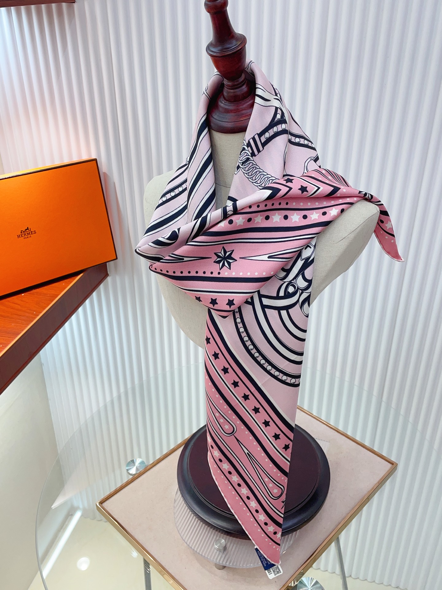 ✨✨【18姆米 双面同色】H**S真丝新款🆕👏👏买了都说好看‼️推荐💕【盛大欢庆🎊 90】真丝方巾，顶级