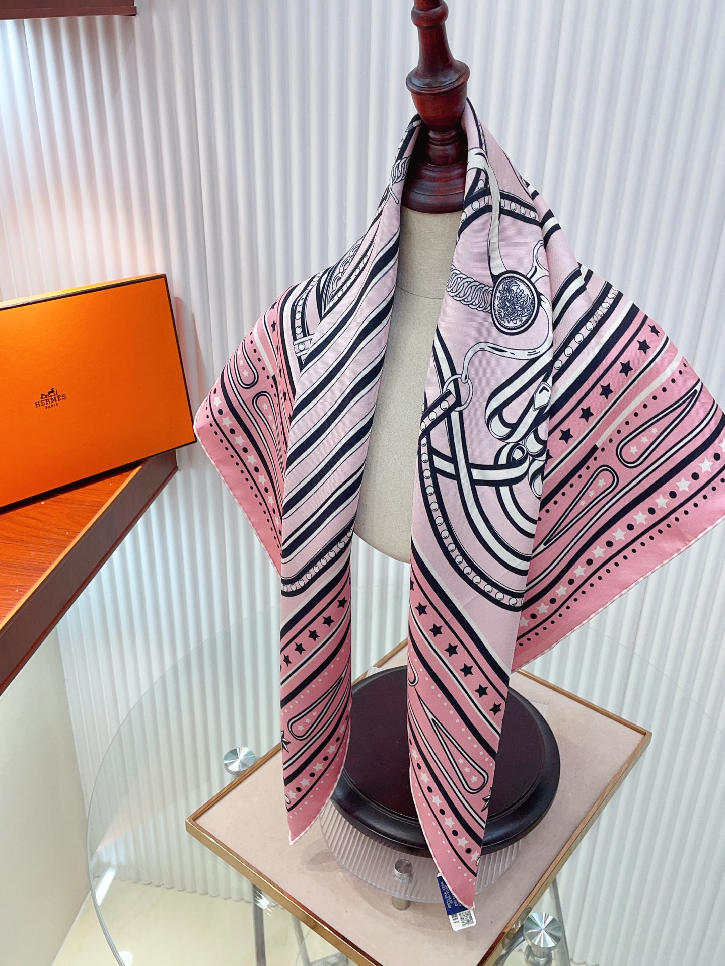 ✨✨【18姆米 双面同色】H**S真丝新款🆕👏👏买了都说好看‼️推荐💕【盛大欢庆🎊 90】真丝方巾，顶级