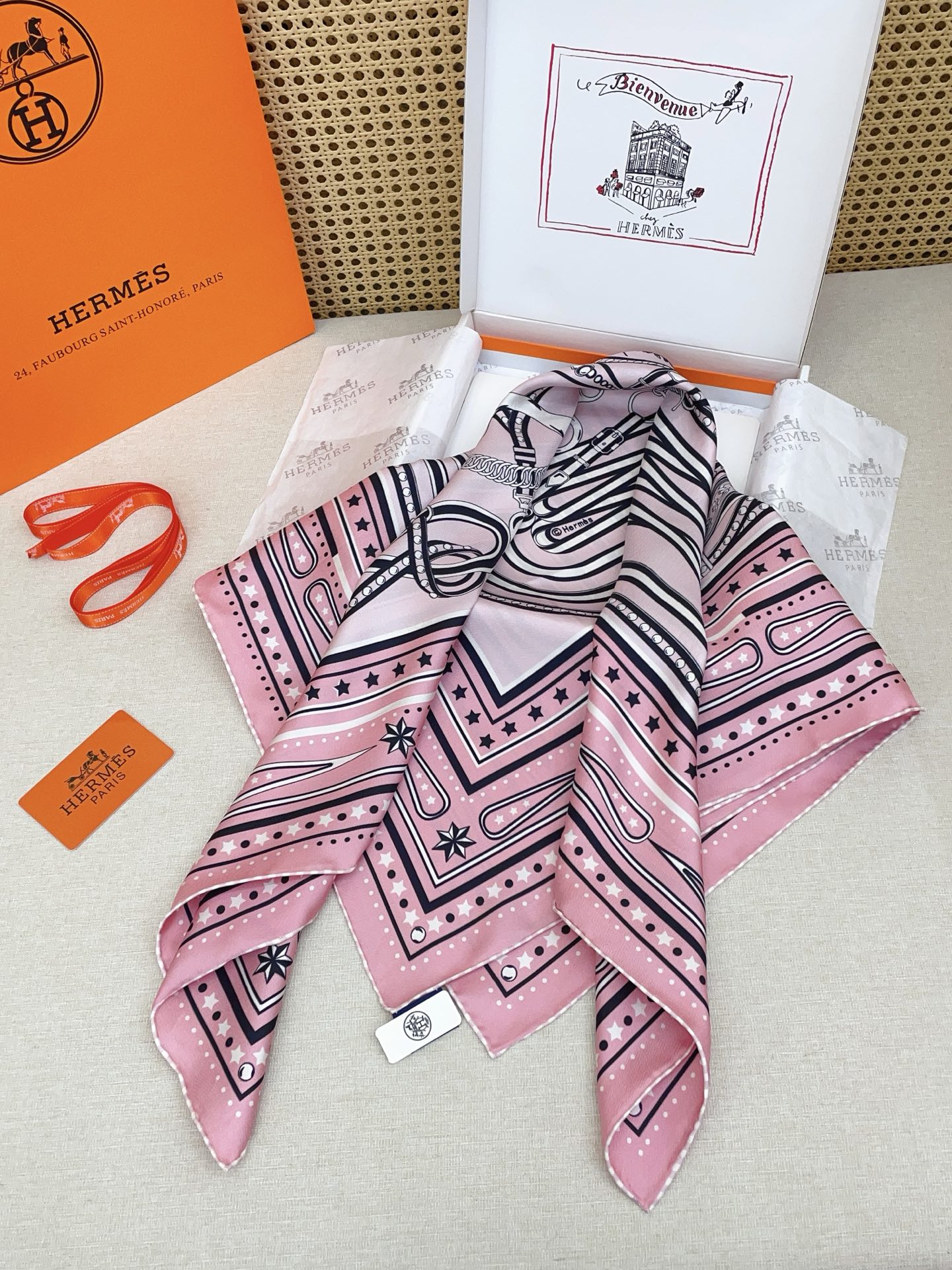 ✨✨【18姆米 双面同色】H**S真丝新款🆕👏👏买了都说好看‼️推荐💕【盛大欢庆🎊 90】真丝方巾，顶级