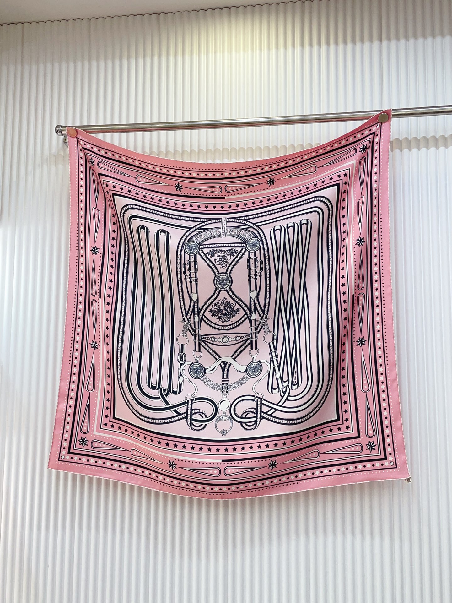 ✨✨【18姆米 双面同色】H**S真丝新款🆕👏👏买了都说好看‼️推荐💕【盛大欢庆🎊 90】真丝方巾，顶级