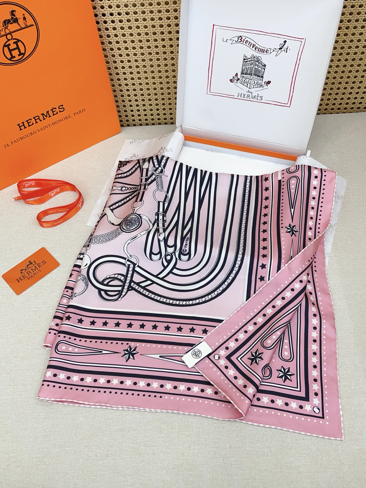 ✨✨【18姆米 双面同色】H**S真丝新款🆕👏👏买了都说好看‼️推荐💕【盛大欢庆🎊 90】真丝方巾，顶级