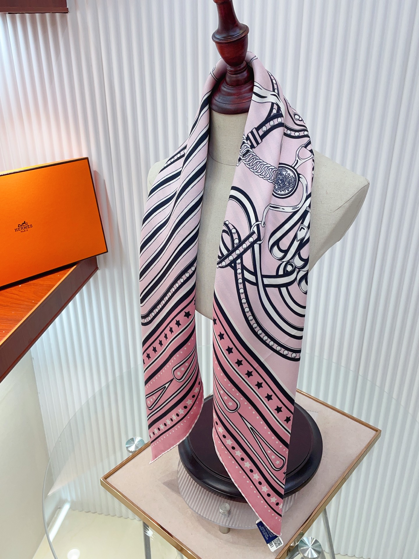 ✨✨【18姆米 双面同色】H**S真丝新款🆕👏👏买了都说好看‼️推荐💕【盛大欢庆🎊 90】真丝方巾，顶级