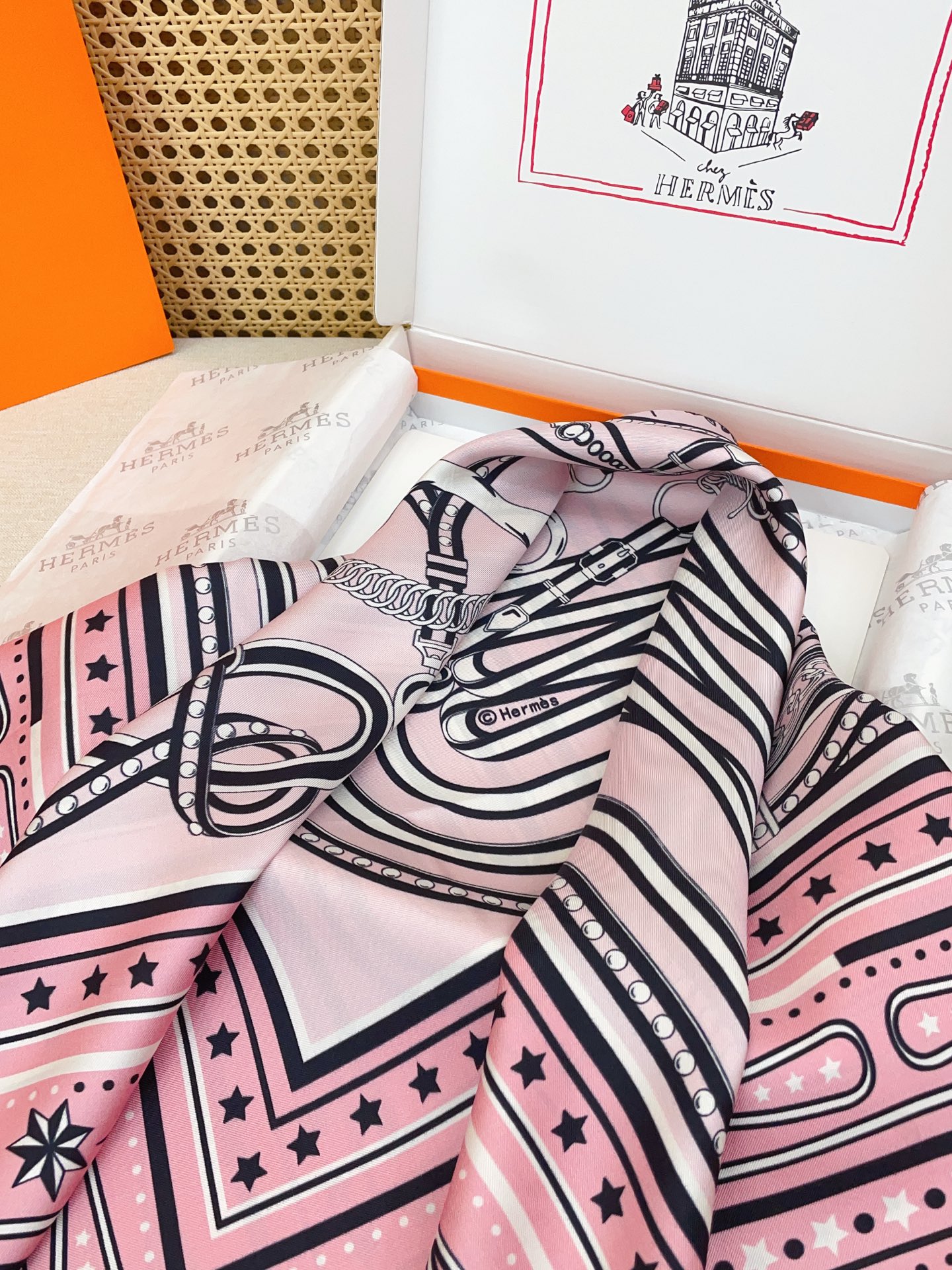 ✨✨【18姆米 双面同色】H**S真丝新款🆕👏👏买了都说好看‼️推荐💕【盛大欢庆🎊 90】真丝方巾，顶级