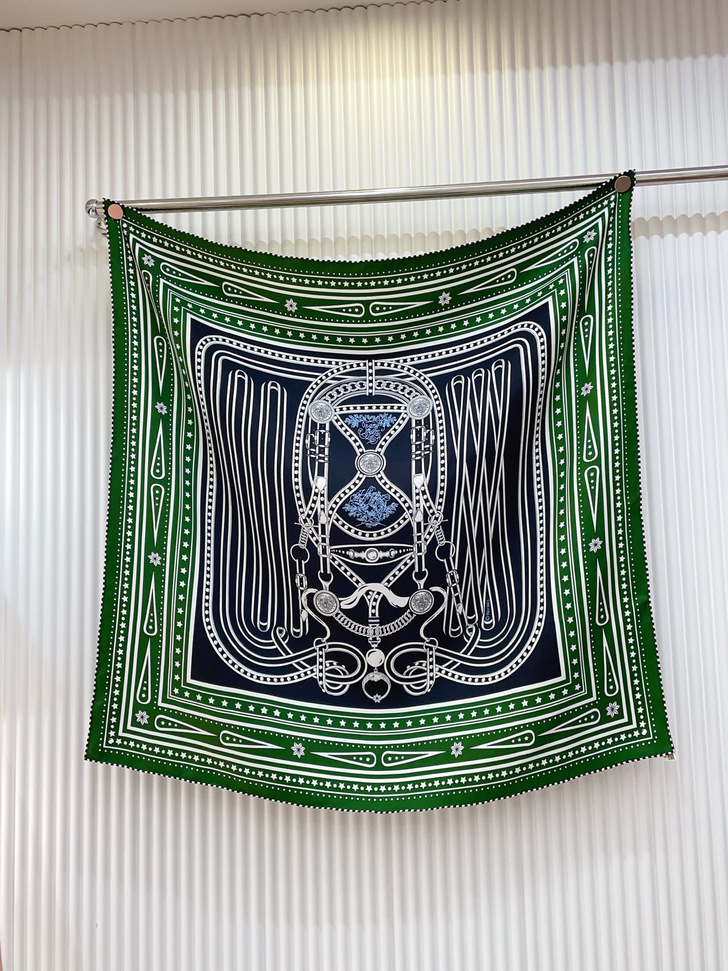 ✨✨【18姆米 双面同色】H**S真丝新款🆕👏👏买了都说好看‼️推荐💕【盛大欢庆🎊 90】真丝方巾，顶级