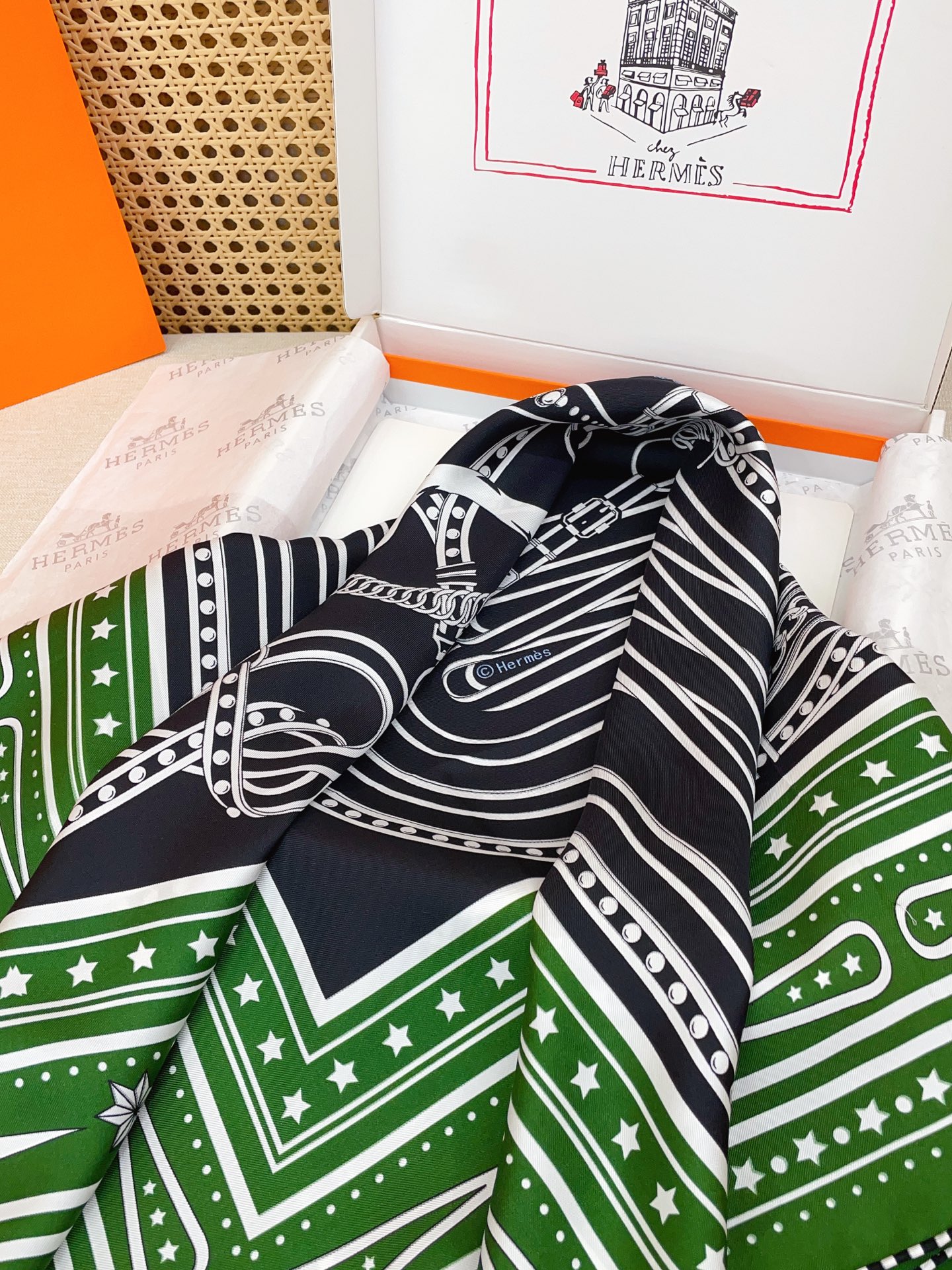 ✨✨【18姆米 双面同色】H**S真丝新款🆕👏👏买了都说好看‼️推荐💕【盛大欢庆🎊 90】真丝方巾，顶级