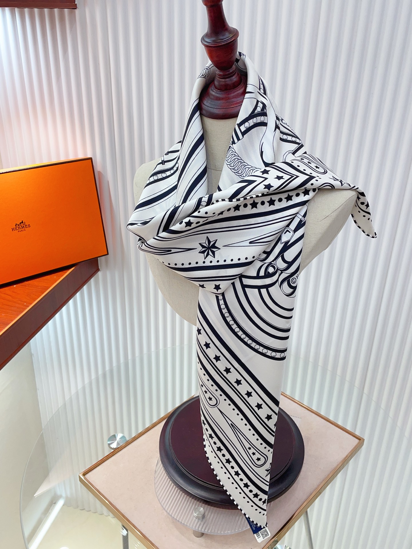 ✨✨【18姆米 双面同色】H**S真丝新款🆕👏👏买了都说好看‼️推荐💕【盛大欢庆🎊 90】真丝方巾，顶级