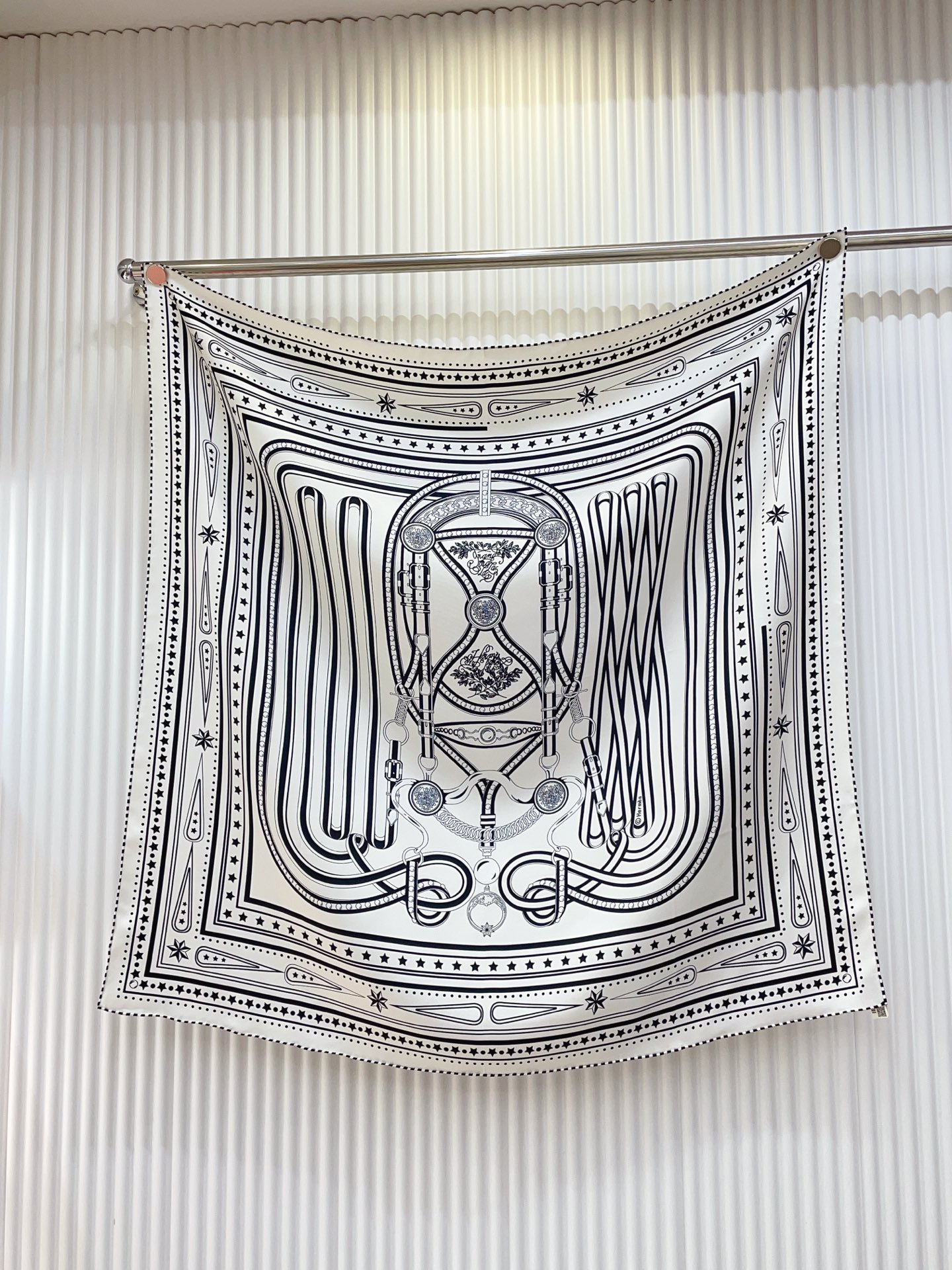 ✨✨【18姆米 双面同色】H**S真丝新款🆕👏👏买了都说好看‼️推荐💕【盛大欢庆🎊 90】真丝方巾，顶级