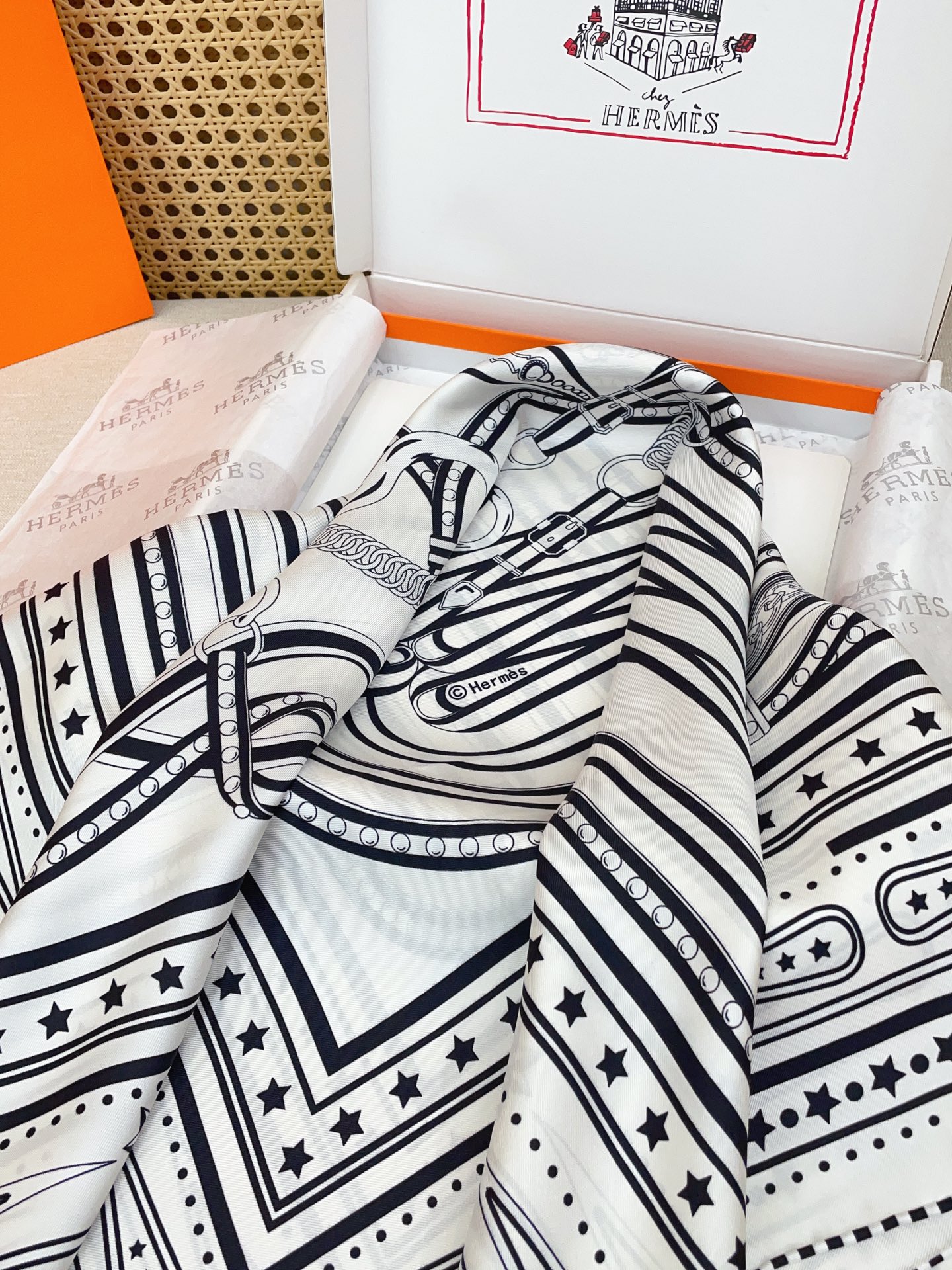 ✨✨【18姆米 双面同色】H**S真丝新款🆕👏👏买了都说好看‼️推荐💕【盛大欢庆🎊 90】真丝方巾，顶级