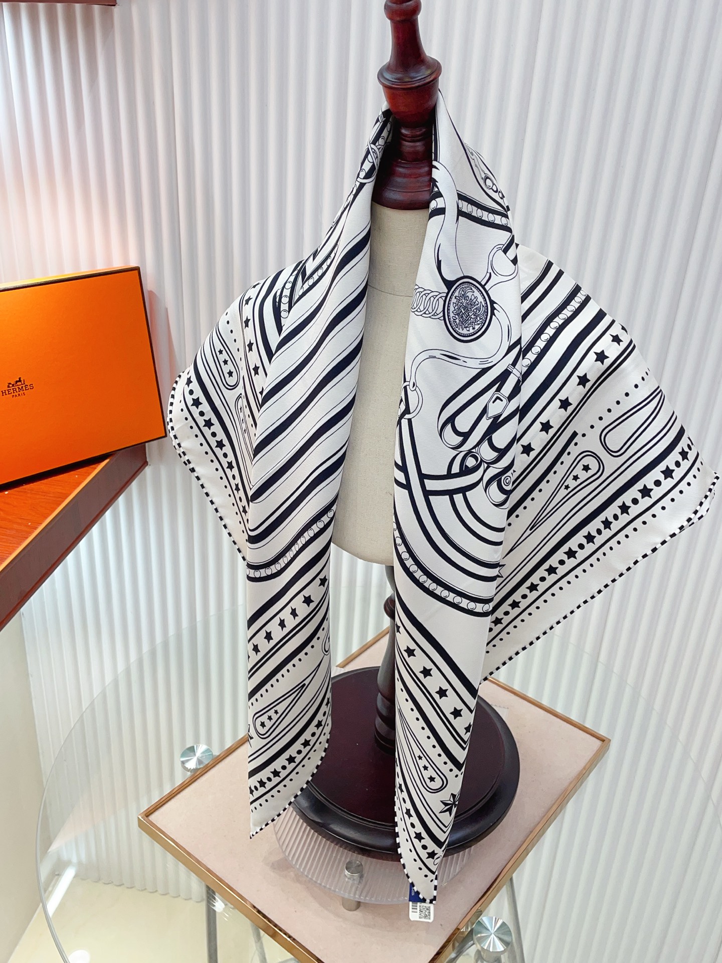 ✨✨【18姆米 双面同色】H**S真丝新款🆕👏👏买了都说好看‼️推荐💕【盛大欢庆🎊 90】真丝方巾，顶级