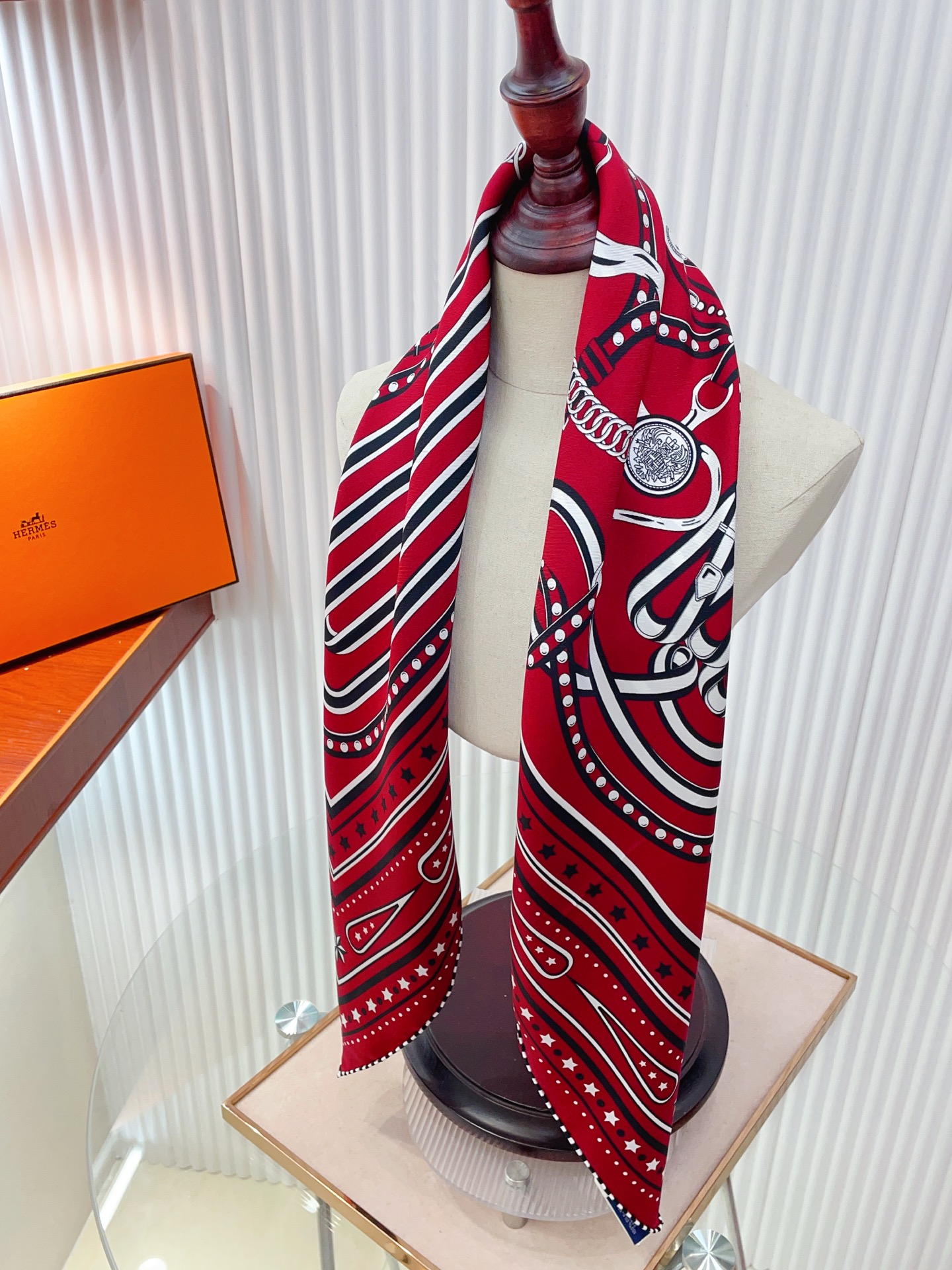 ✨✨【18姆米 双面同色】H**S真丝新款🆕👏👏买了都说好看‼️推荐💕【盛大欢庆🎊 90】真丝方巾，顶级