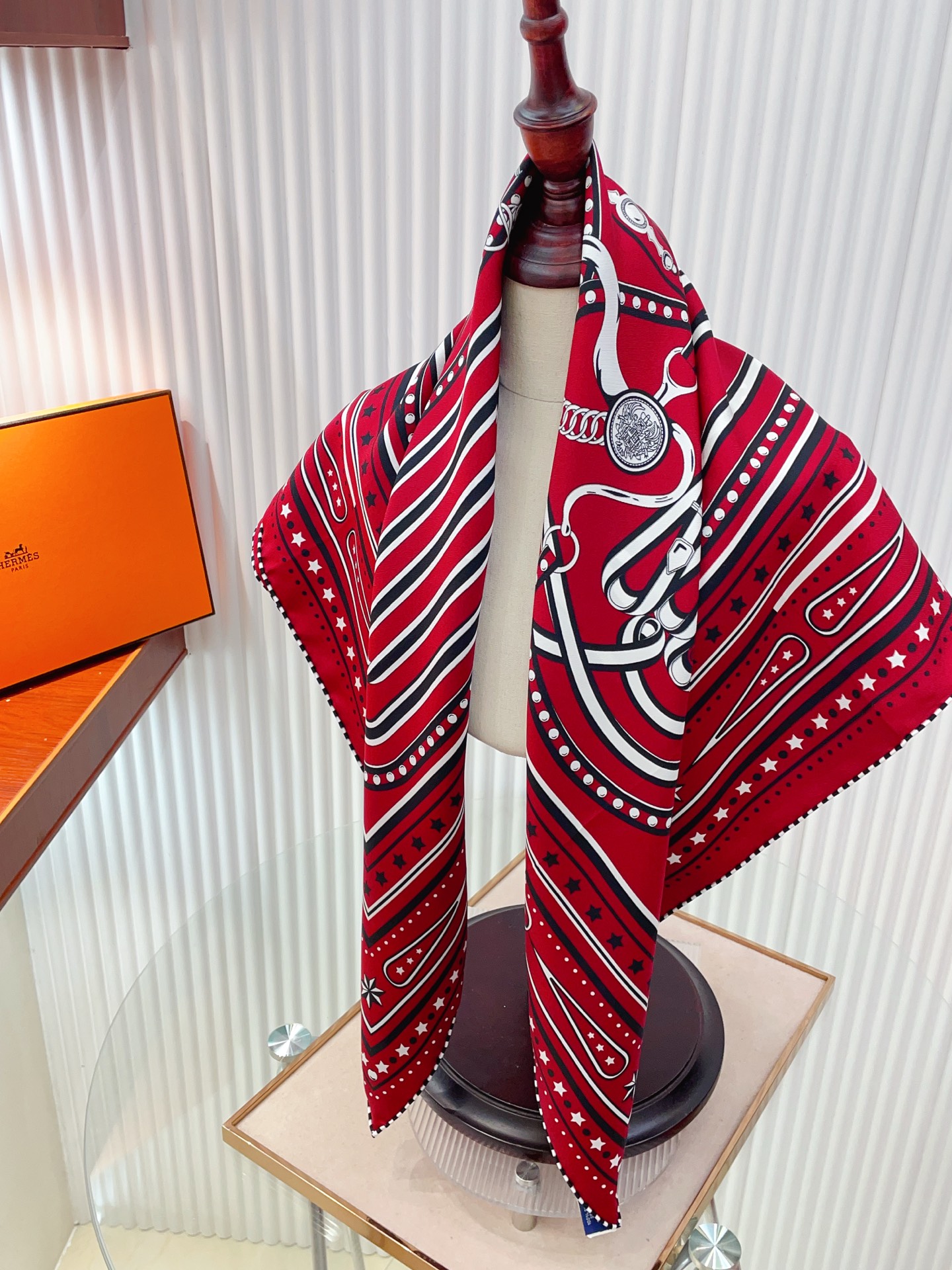 ✨✨【18姆米 双面同色】H**S真丝新款🆕👏👏买了都说好看‼️推荐💕【盛大欢庆🎊 90】真丝方巾，顶级