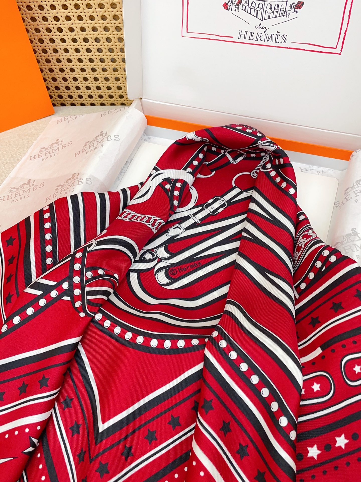 ✨✨【18姆米 双面同色】H**S真丝新款🆕👏👏买了都说好看‼️推荐💕【盛大欢庆🎊 90】真丝方巾，顶级