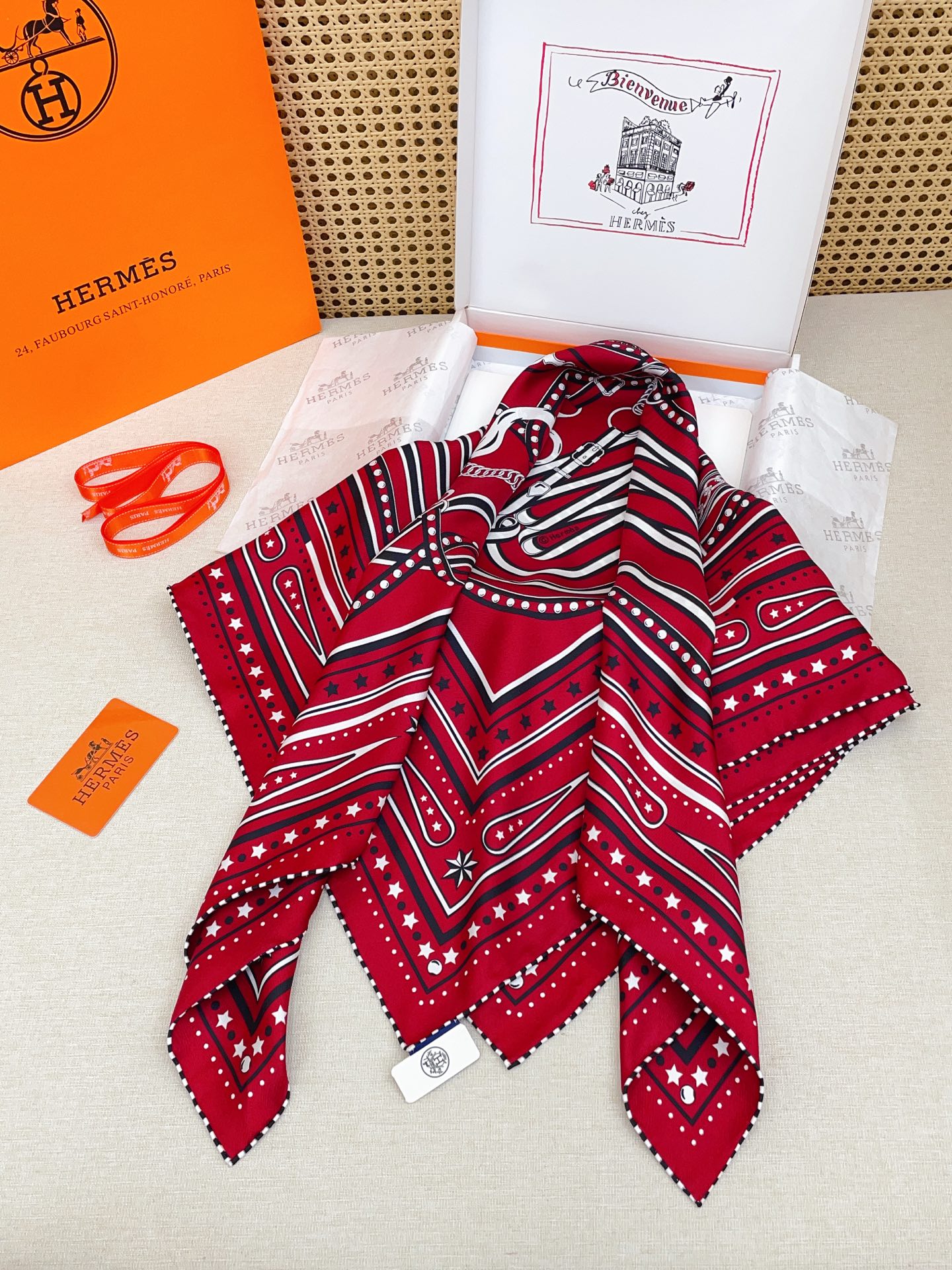 ✨✨【18姆米 双面同色】H**S真丝新款🆕👏👏买了都说好看‼️推荐💕【盛大欢庆🎊 90】真丝方巾，顶级