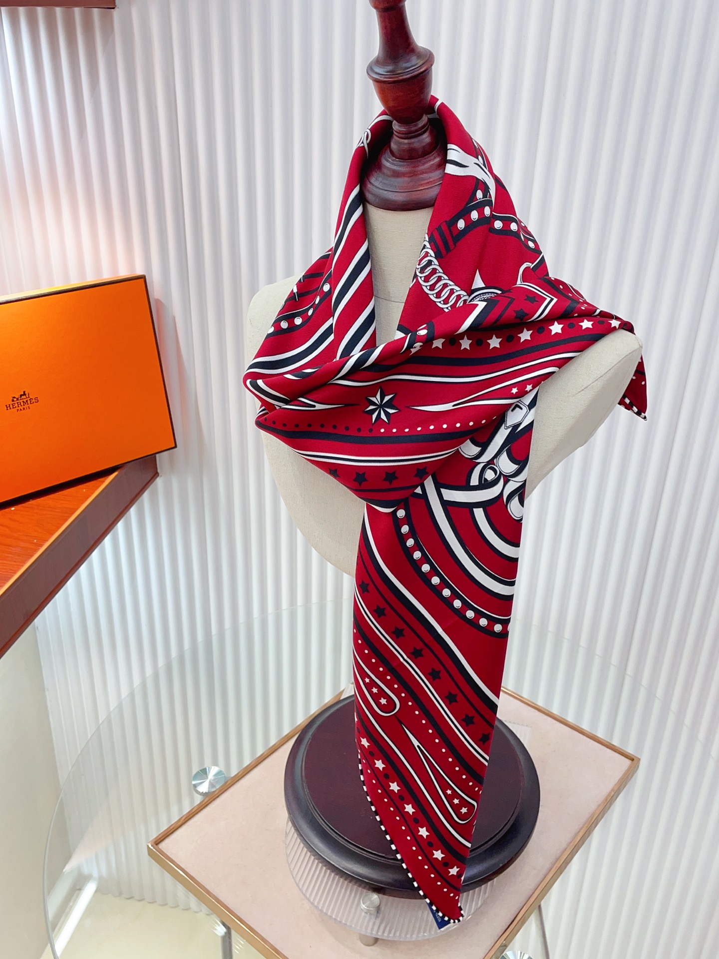 ✨✨【18姆米 双面同色】H**S真丝新款🆕👏👏买了都说好看‼️推荐💕【盛大欢庆🎊 90】真丝方巾，顶级