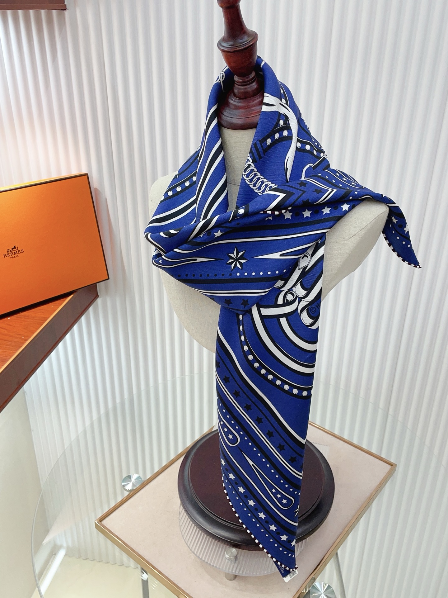 ✨✨【18姆米 双面同色】H**S真丝新款🆕👏👏买了都说好看‼️推荐💕【盛大欢庆🎊 90】真丝方巾，顶级