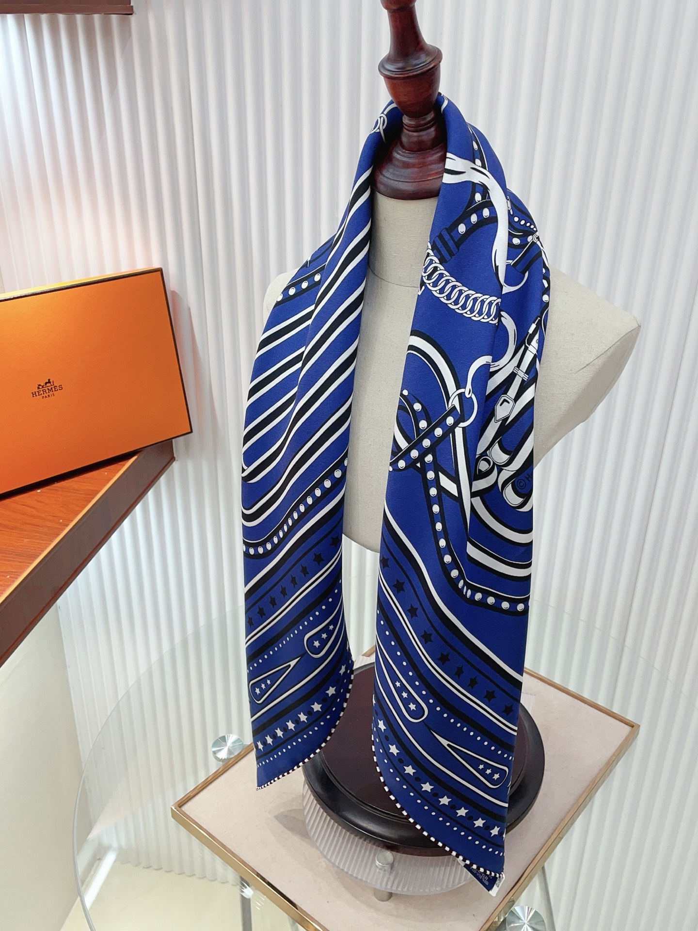 ✨✨【18姆米 双面同色】H**S真丝新款🆕👏👏买了都说好看‼️推荐💕【盛大欢庆🎊 90】真丝方巾，顶级