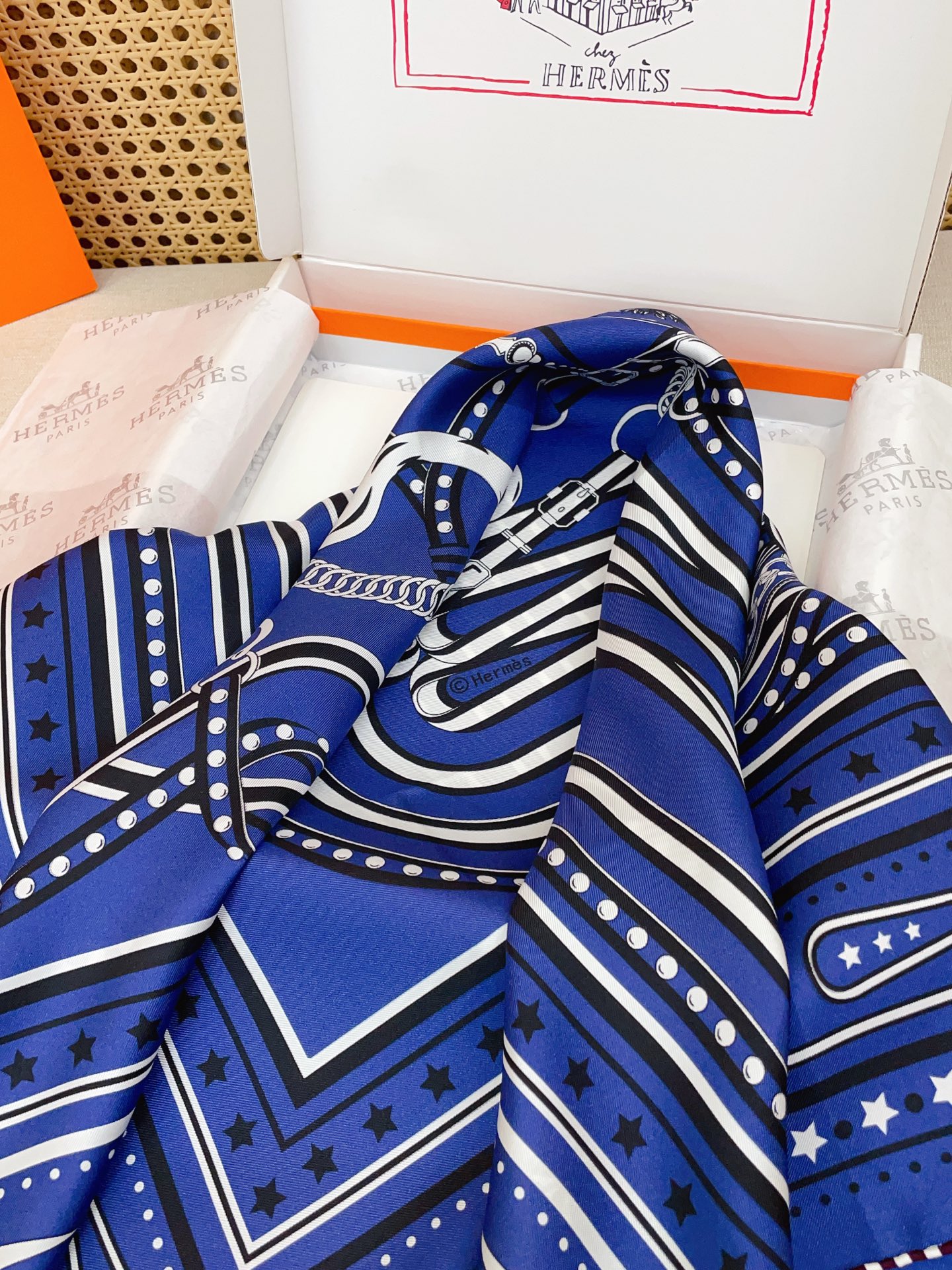 ✨✨【18姆米 双面同色】H**S真丝新款🆕👏👏买了都说好看‼️推荐💕【盛大欢庆🎊 90】真丝方巾，顶级