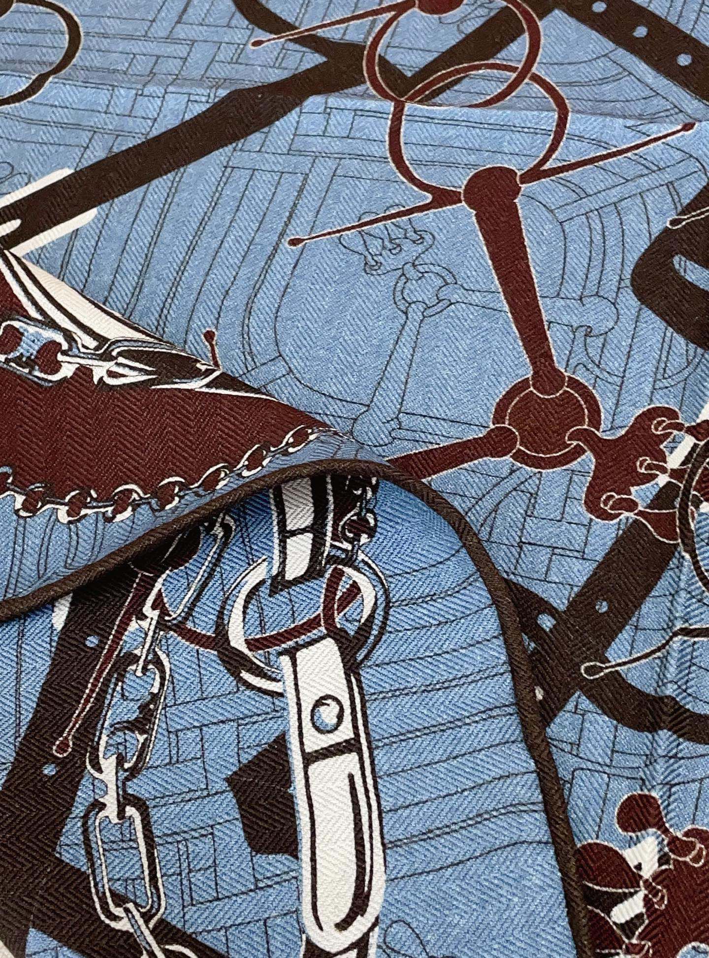 ✨✨【丝毛款 双面同色】新品 H家【小方巾】秋冬丝毛款 随意切换造型 ,小巧又不失优雅的款式 65*65