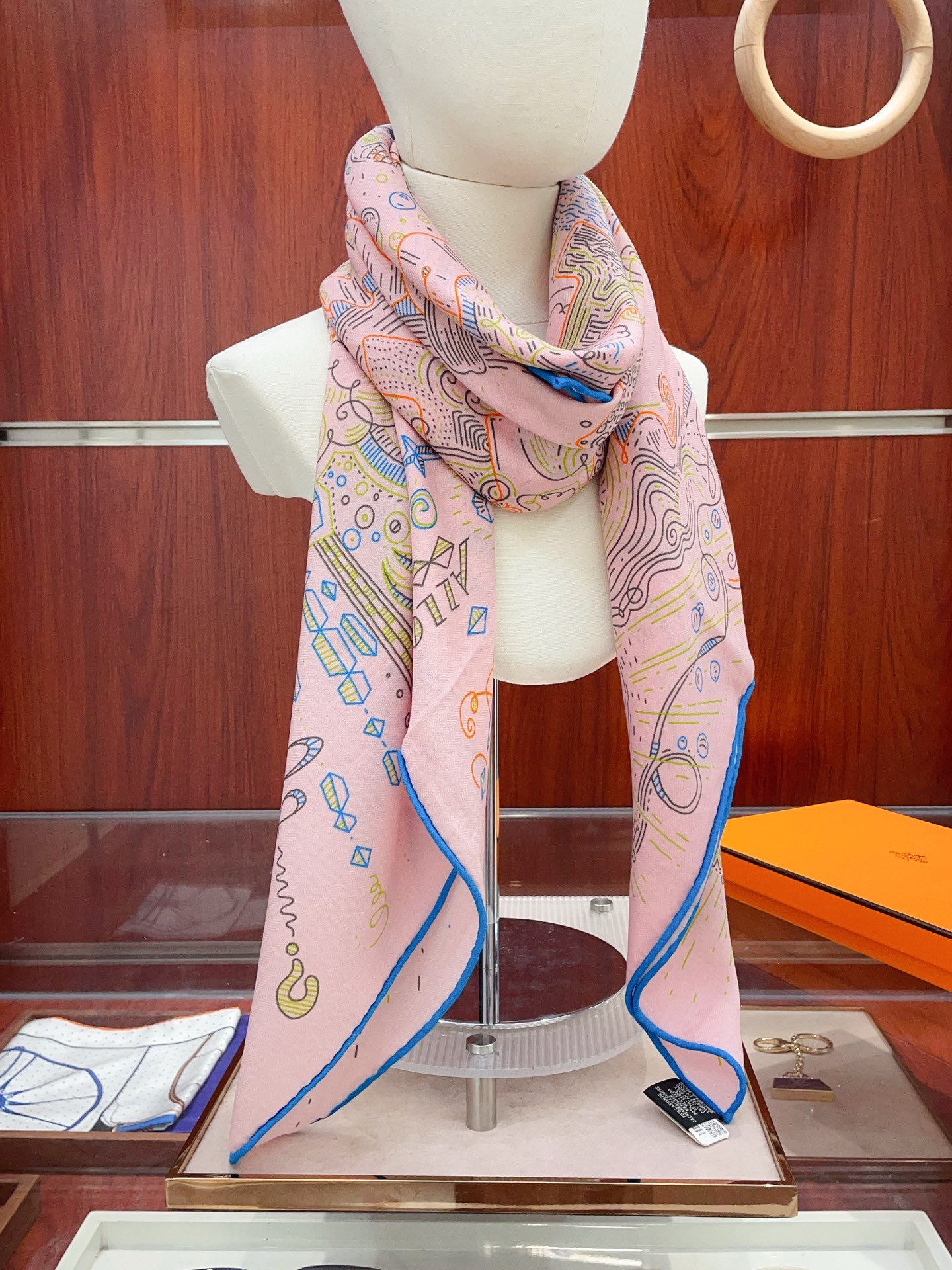 NO:678393,[Double-sided same color silk wool style] H family cashmere new style. Everyone who bought it said it looks good and recommended. [Connecting 140] Cashmere square scarf H family ZG hot model with three-dimensional presentation of pattern and texture. Extremely high quality. Special process. High-end research and development. Stunning. Special cutting-edge process. Favored by Bai Fumei. Whether it is quality, style or price, it makes them scream for big brand control. Super high cost performance.  Definitely worth buying, size 140cm*140cm, 70 cashmere silk high version scarf, high version scarf, real silk19860909【双面同色 丝毛款】H家羊绒新款 买了都说好看推荐【正在接通中 140】羊绒方巾H家ZG爆款立体呈现图案纹路实物档次极高特殊工艺高端研发惊艳问世特殊尖端工艺处理受到白富美的喜欢 无论是品质 款式 价格都令大牌控的她们尖叫 超高性价比 绝对值得入手尺寸140cm*140cm,70羊绒真丝高版本围巾,高版本围巾,real silk,scarf