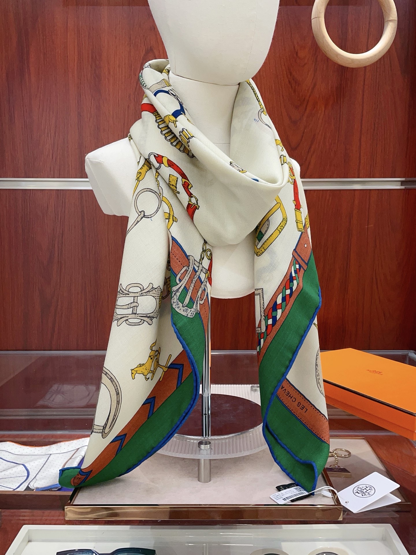 NO:728968,[Double-sided same color silk wool model] H family cashmere new style. Everyone who bought it says it looks good. Recommended [Leaping Horse 140] Cashmere square scarf H family ZG hot model with three-dimensional presentation of pattern and texture. Extremely high quality. Special process. High-end research and development. Stunning. Special cutting-edge process. Favored by Bai Fumei. Whether it is quality, style or price, it makes them scream for big brand control. Super high cost performance.  Definitely worth buying, size 140cm*140cm, 70 cashmere silk high version scarf, high version scarf, real silk19860909【双面同色 丝毛款】H家羊绒新款 买了都说好看推荐【跃动的马儿 140】羊绒方巾H家ZG爆款立体呈现图案纹路实物档次极高特殊工艺高端研发惊艳问世特殊尖端工艺处理受到白富美的喜欢 无论是品质 款式 价格都令大牌控的她们尖叫 超高性价比 绝对值得入手尺寸140cm*140cm,70羊绒真丝高版本围巾,高版本围巾,real silk,scarf