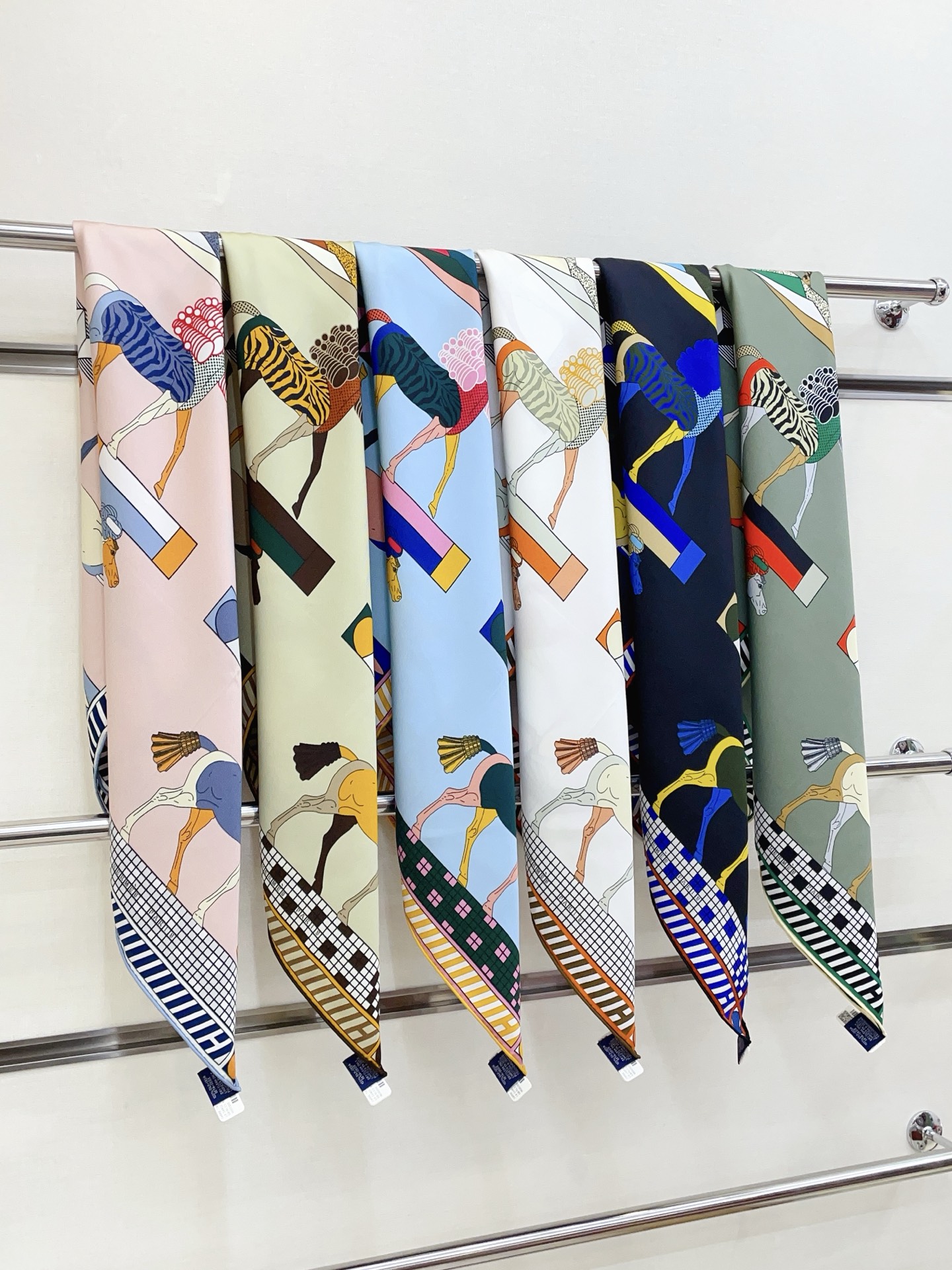 ✨✨【18姆米 双面同色】H**S真丝新款🆕👏👏买了都说好看‼️推荐💕【全速前进 90】真丝方巾，顶级工