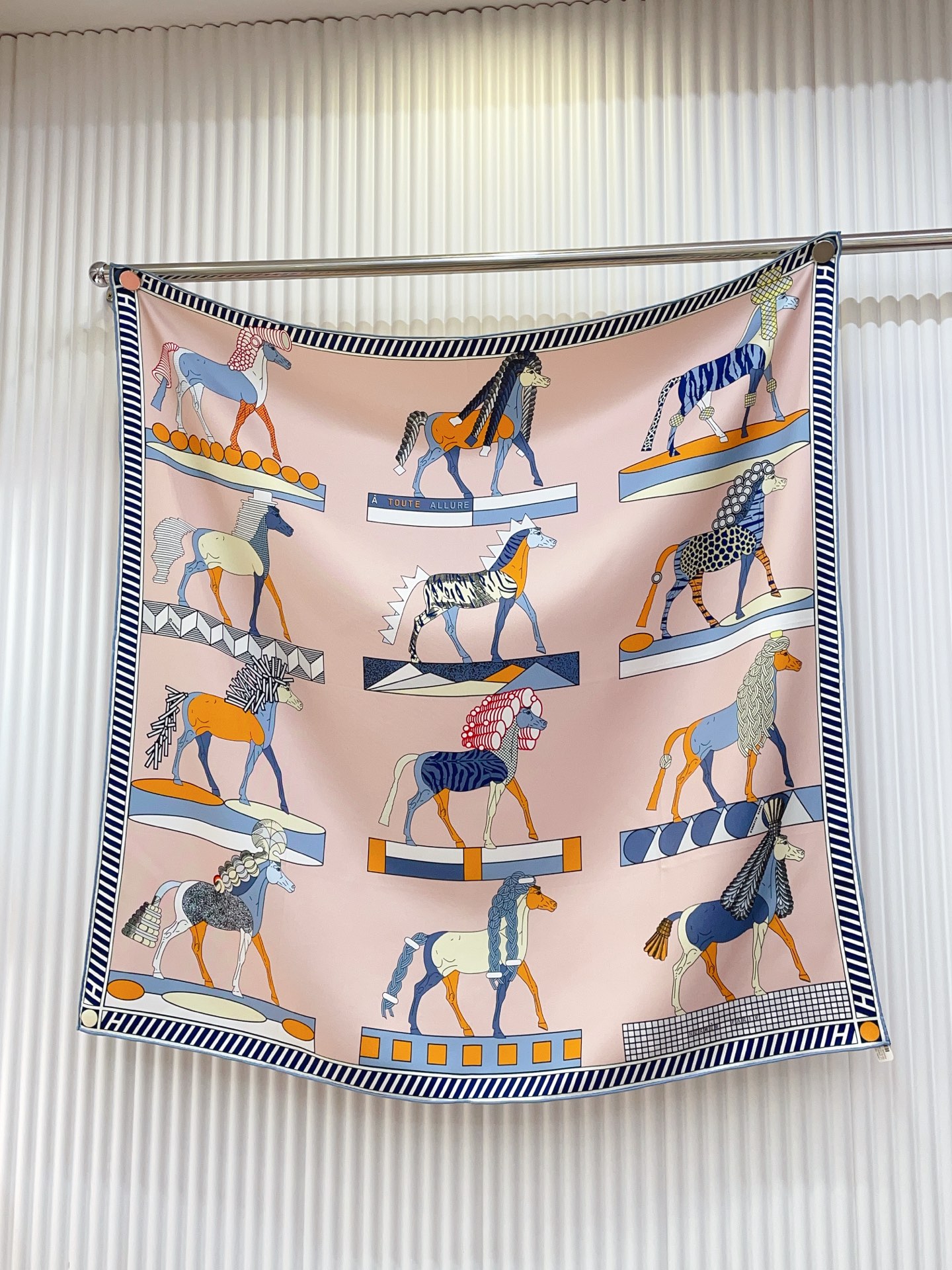 ✨✨【18姆米 双面同色】H**S真丝新款🆕👏👏买了都说好看‼️推荐💕【全速前进 90】真丝方巾，顶级工