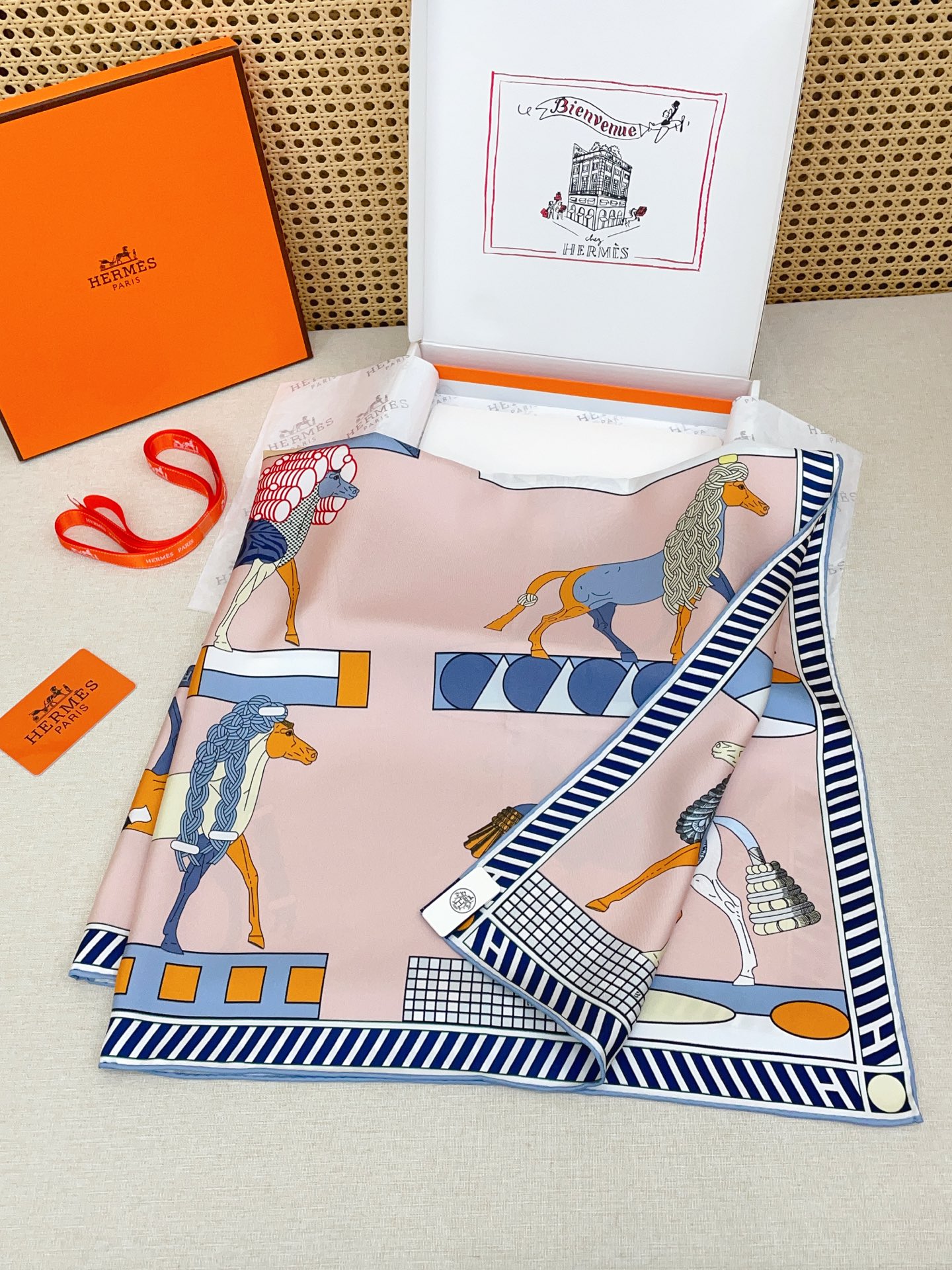 ✨✨【18姆米 双面同色】H**S真丝新款🆕👏👏买了都说好看‼️推荐💕【全速前进 90】真丝方巾，顶级工