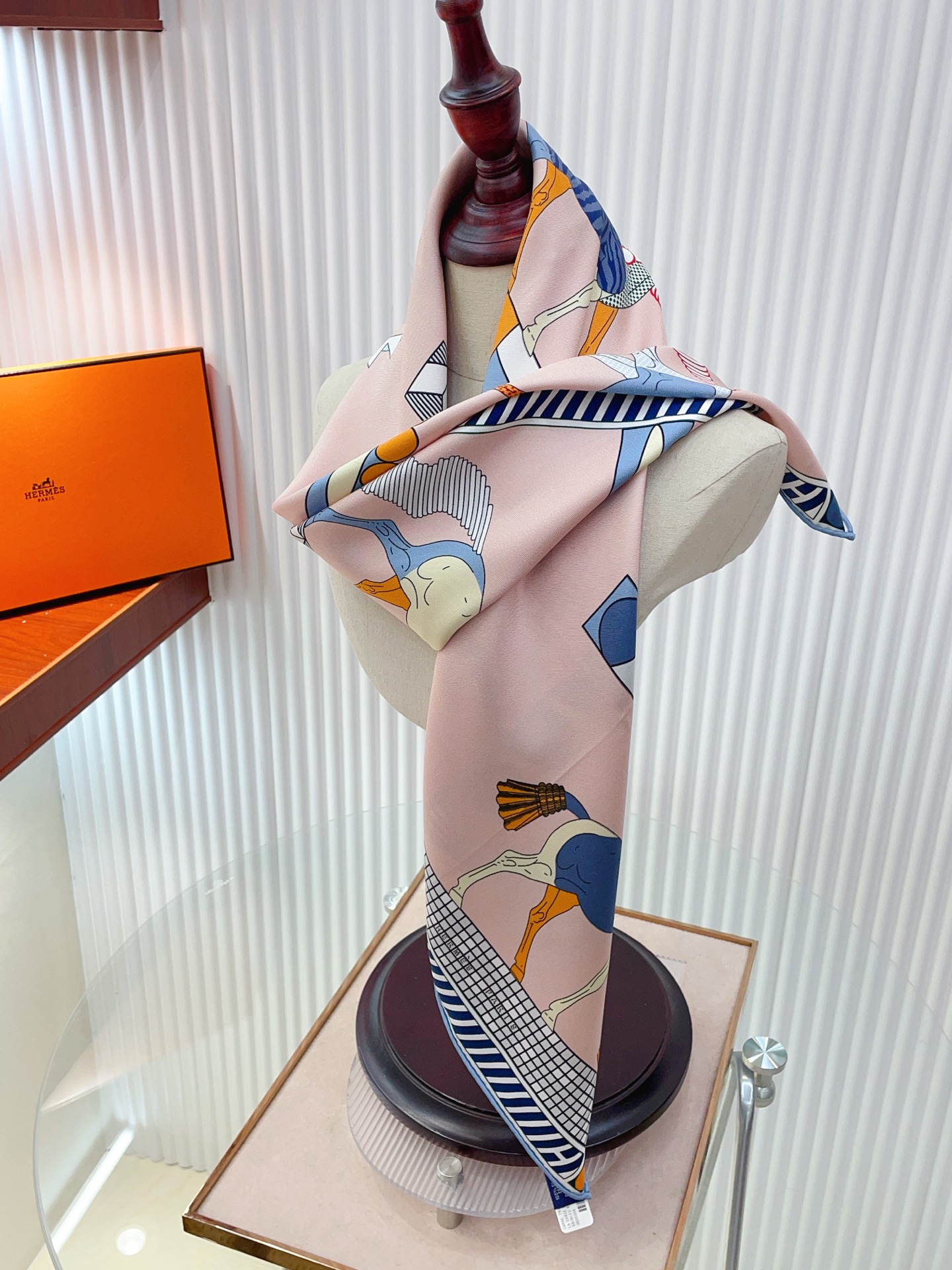 ✨✨【18姆米 双面同色】H**S真丝新款🆕👏👏买了都说好看‼️推荐💕【全速前进 90】真丝方巾，顶级工