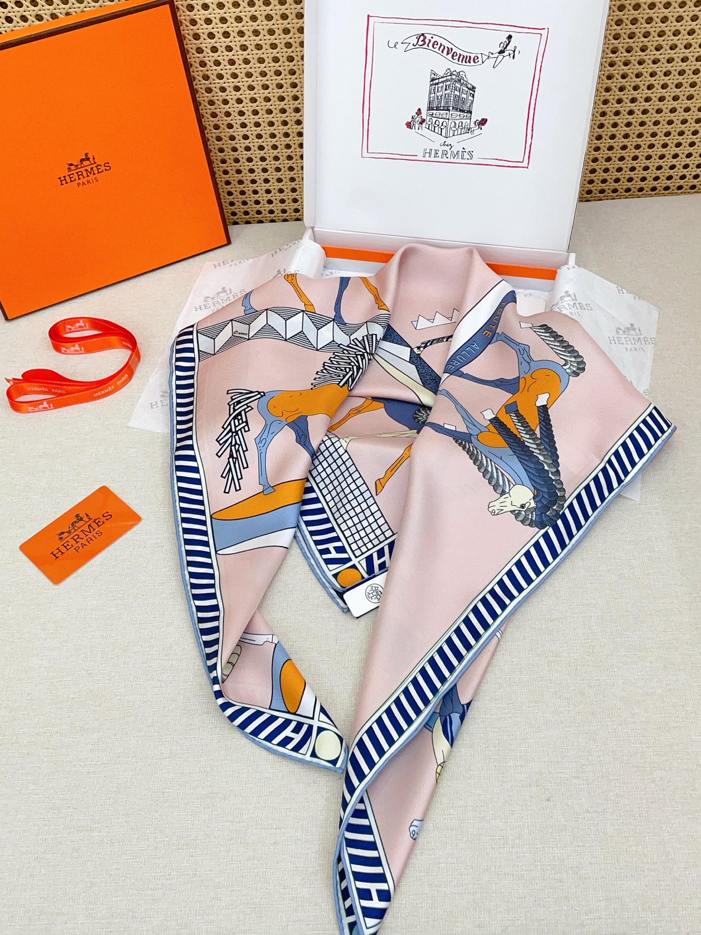 ✨✨【18姆米 双面同色】H**S真丝新款🆕👏👏买了都说好看‼️推荐💕【全速前进 90】真丝方巾，顶级工