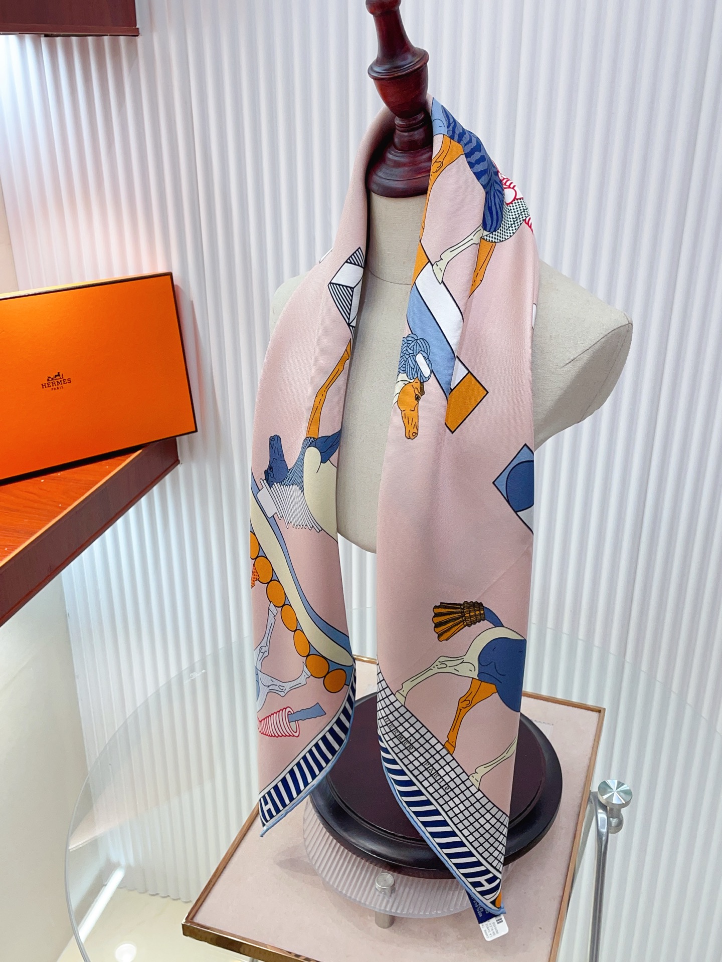 ✨✨【18姆米 双面同色】H**S真丝新款🆕👏👏买了都说好看‼️推荐💕【全速前进 90】真丝方巾，顶级工