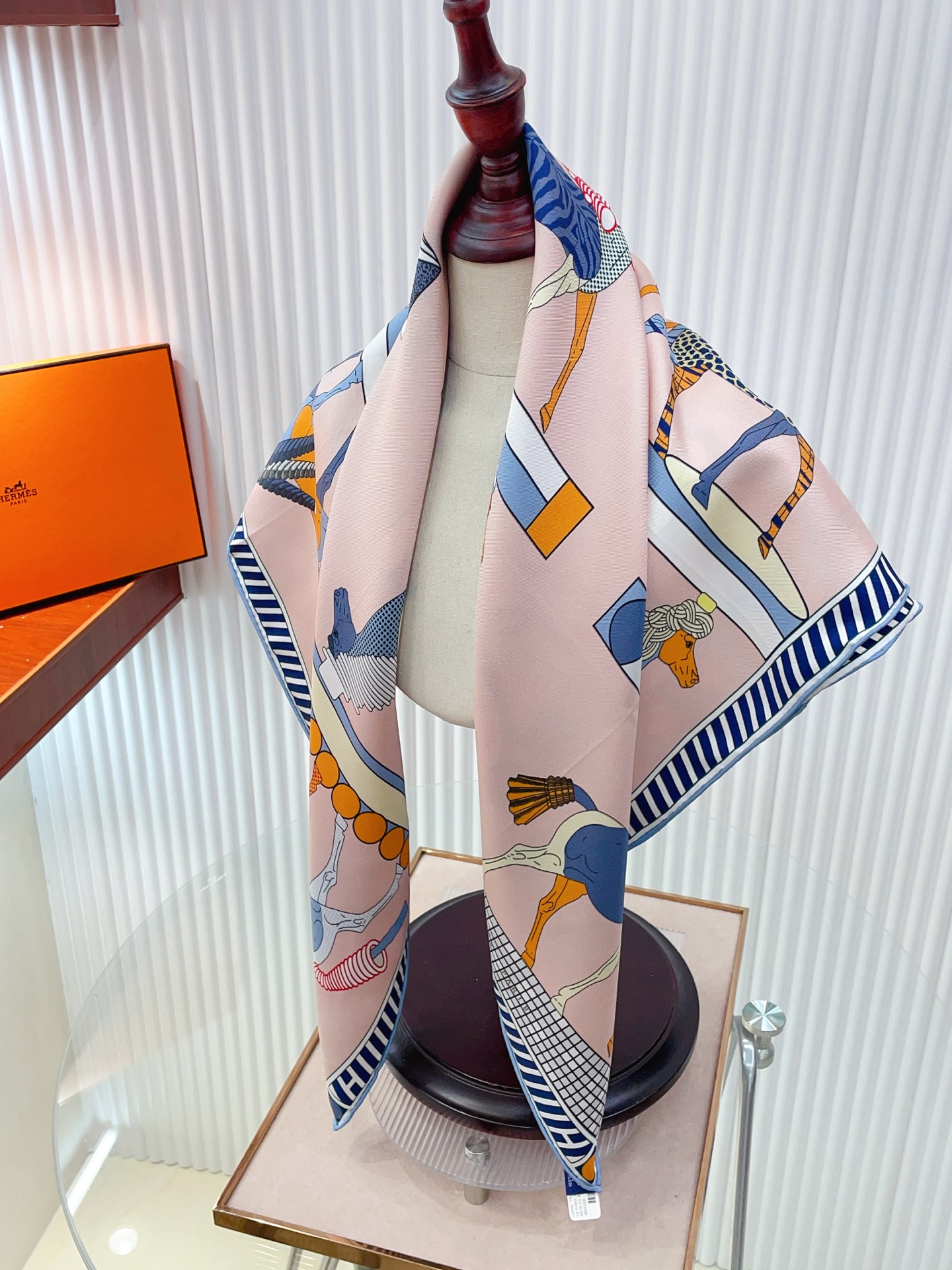 ✨✨【18姆米 双面同色】H**S真丝新款🆕👏👏买了都说好看‼️推荐💕【全速前进 90】真丝方巾，顶级工