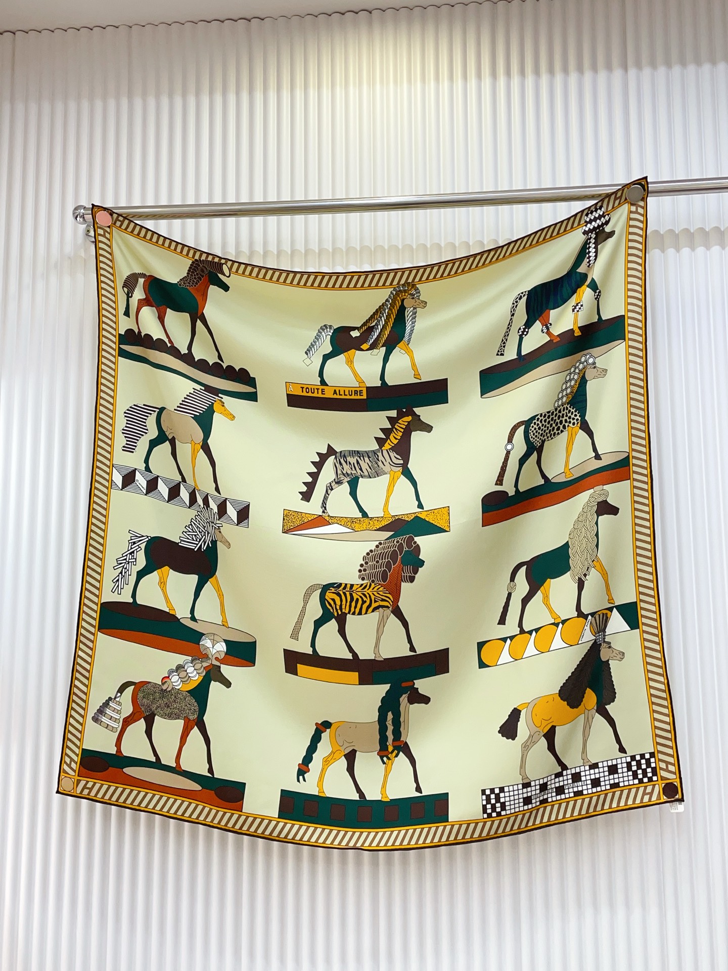 ✨✨【18姆米 双面同色】H**S真丝新款🆕👏👏买了都说好看‼️推荐💕【全速前进 90】真丝方巾，顶级工