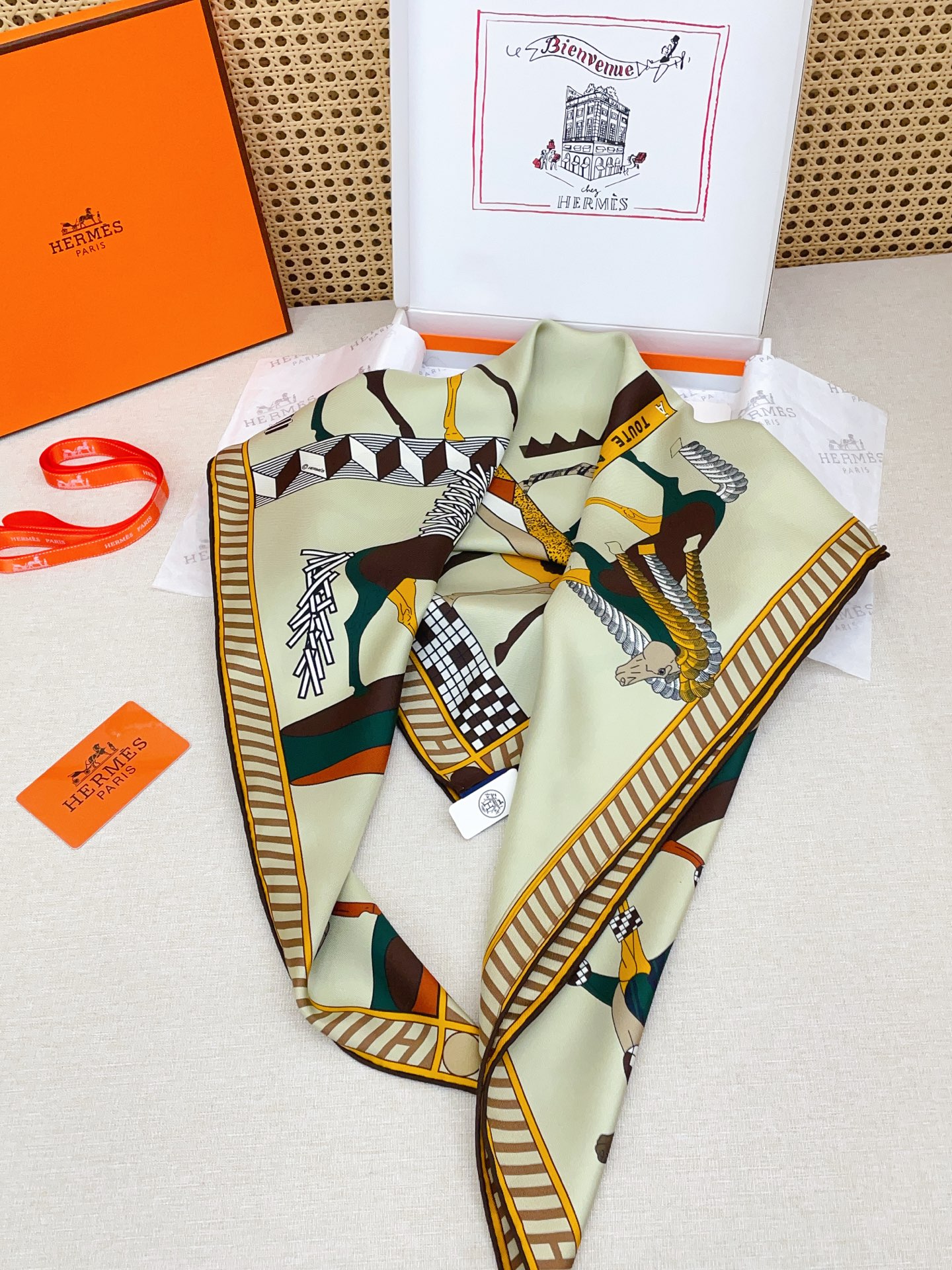 ✨✨【18姆米 双面同色】H**S真丝新款🆕👏👏买了都说好看‼️推荐💕【全速前进 90】真丝方巾，顶级工