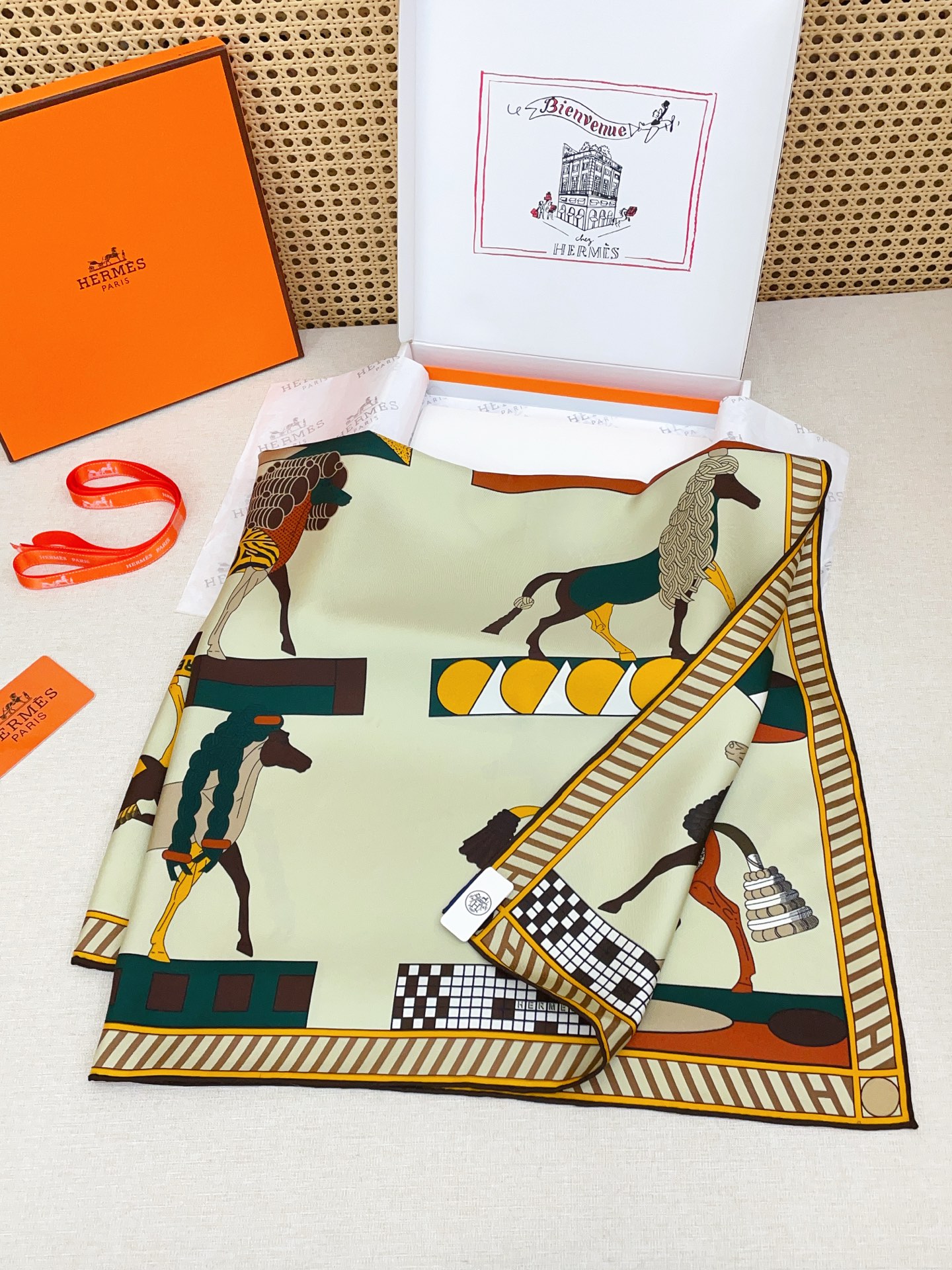 ✨✨【18姆米 双面同色】H**S真丝新款🆕👏👏买了都说好看‼️推荐💕【全速前进 90】真丝方巾，顶级工