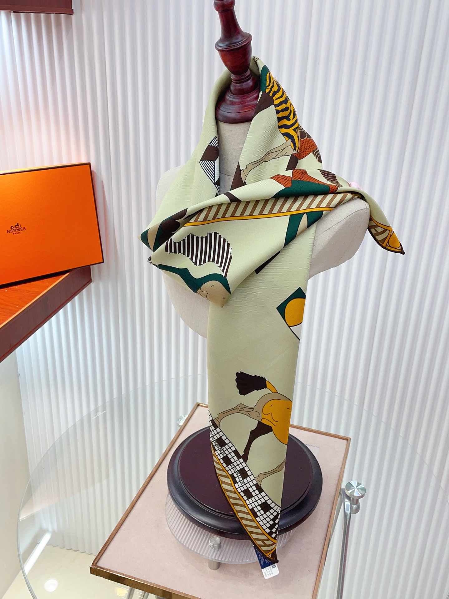 ✨✨【18姆米 双面同色】H**S真丝新款🆕👏👏买了都说好看‼️推荐💕【全速前进 90】真丝方巾，顶级工