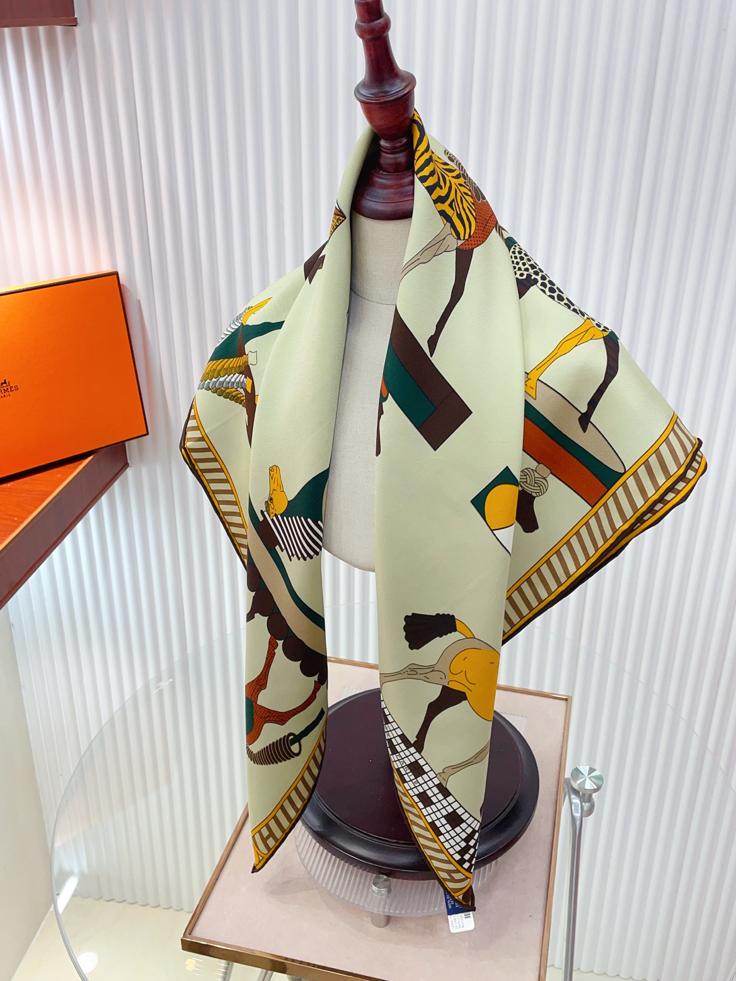 ✨✨【18姆米 双面同色】H**S真丝新款🆕👏👏买了都说好看‼️推荐💕【全速前进 90】真丝方巾，顶级工