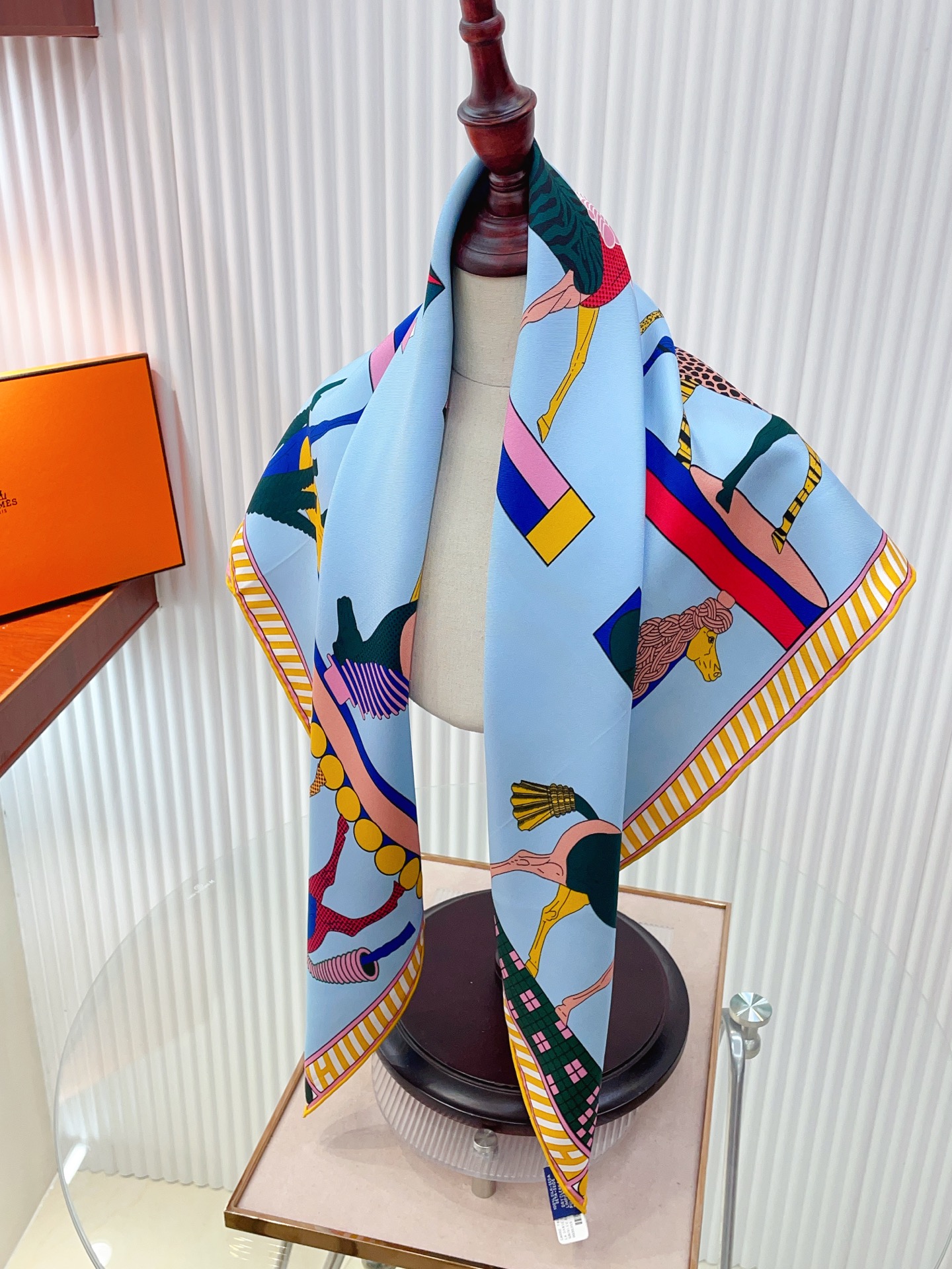 ✨✨【18姆米 双面同色】H**S真丝新款🆕👏👏买了都说好看‼️推荐💕【全速前进 90】真丝方巾，顶级工