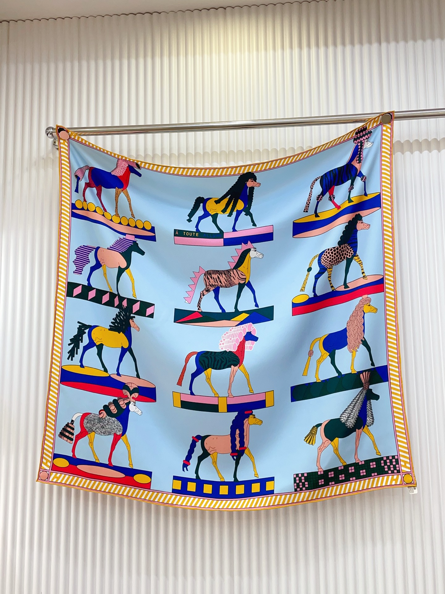 ✨✨【18姆米 双面同色】H**S真丝新款🆕👏👏买了都说好看‼️推荐💕【全速前进 90】真丝方巾，顶级工