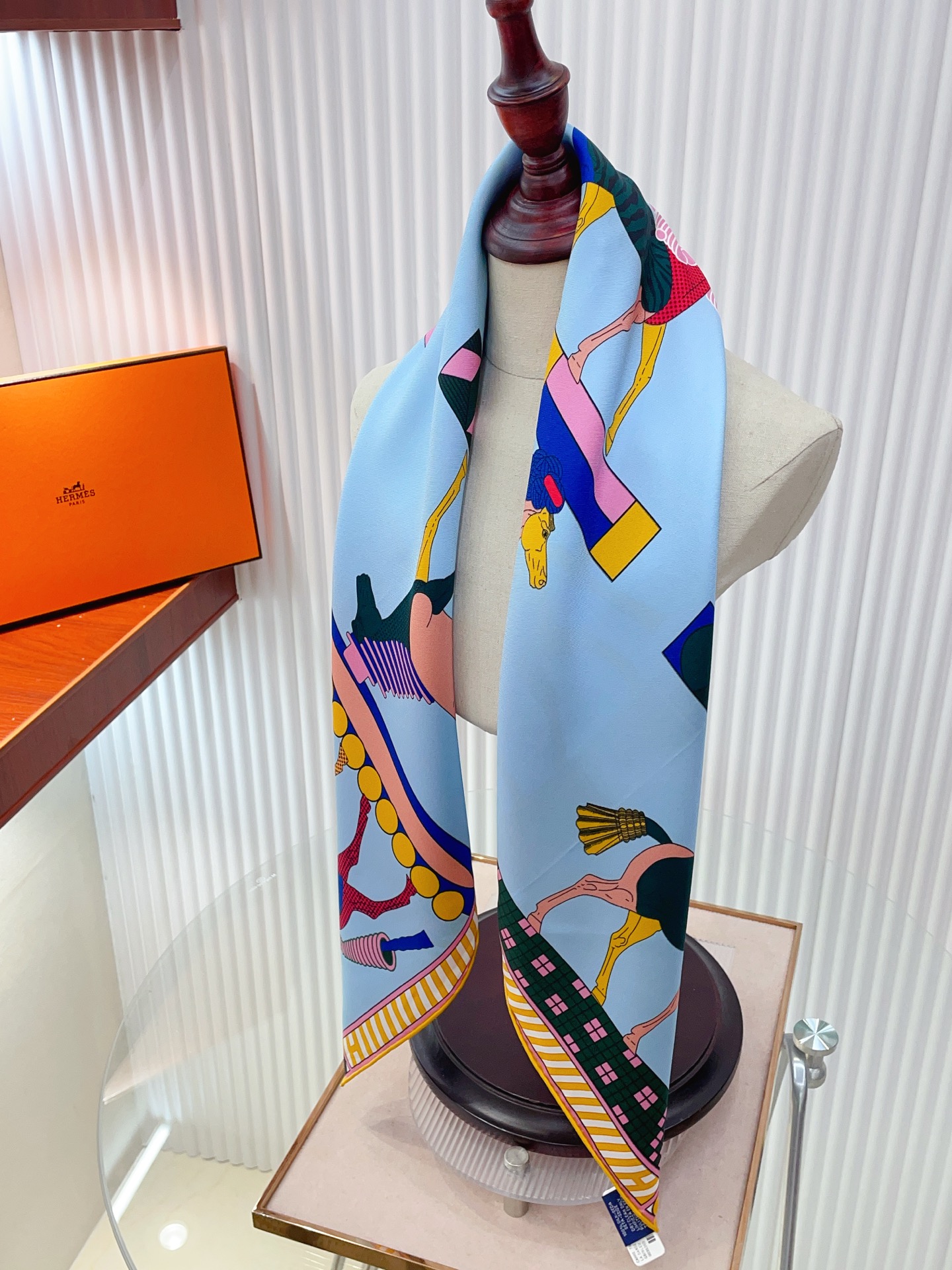 ✨✨【18姆米 双面同色】H**S真丝新款🆕👏👏买了都说好看‼️推荐💕【全速前进 90】真丝方巾，顶级工