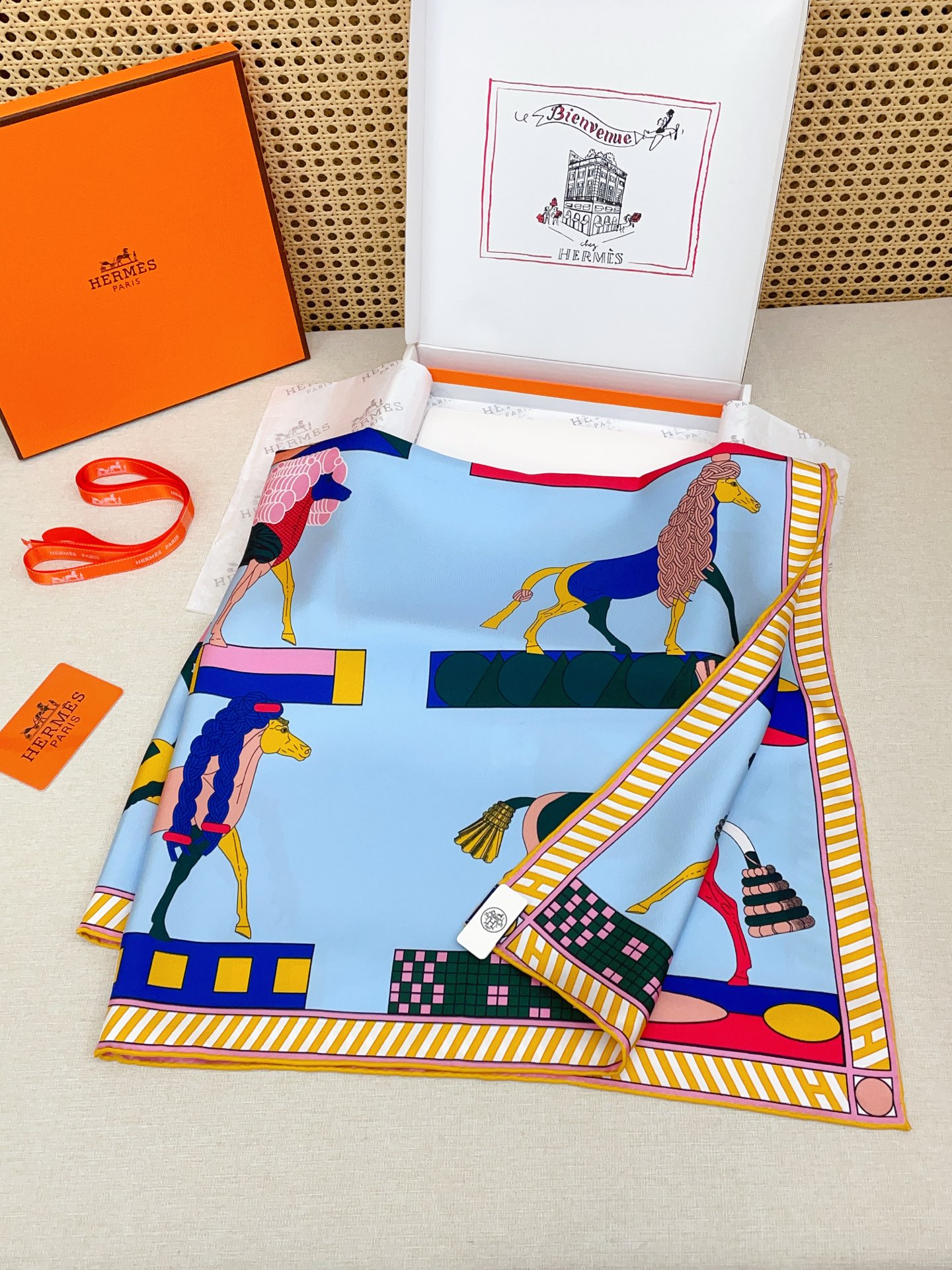 ✨✨【18姆米 双面同色】H**S真丝新款🆕👏👏买了都说好看‼️推荐💕【全速前进 90】真丝方巾，顶级工