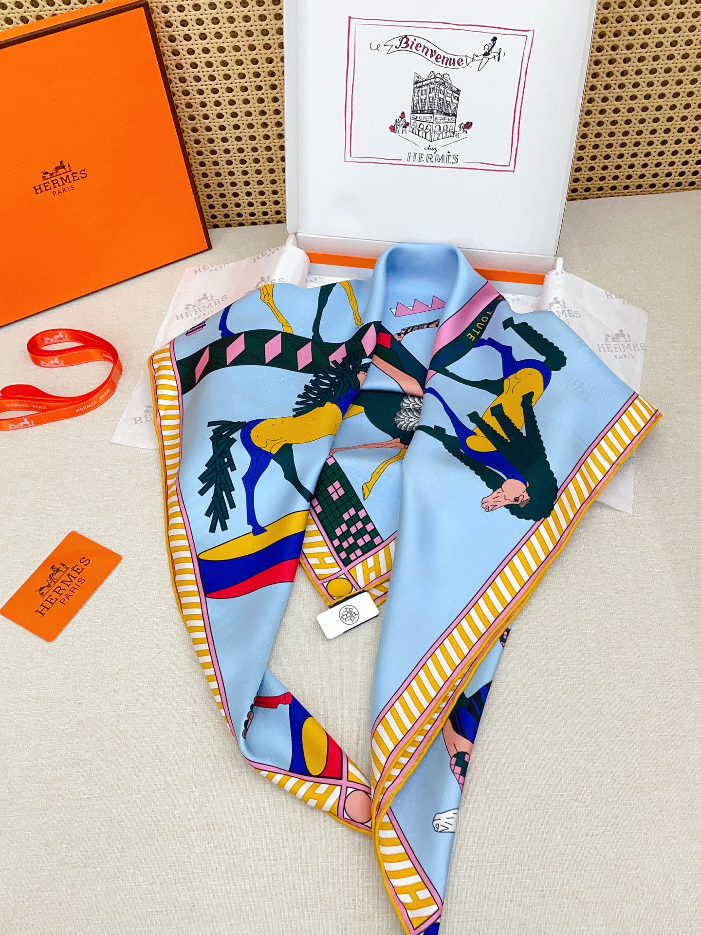 ✨✨【18姆米 双面同色】H**S真丝新款🆕👏👏买了都说好看‼️推荐💕【全速前进 90】真丝方巾，顶级工