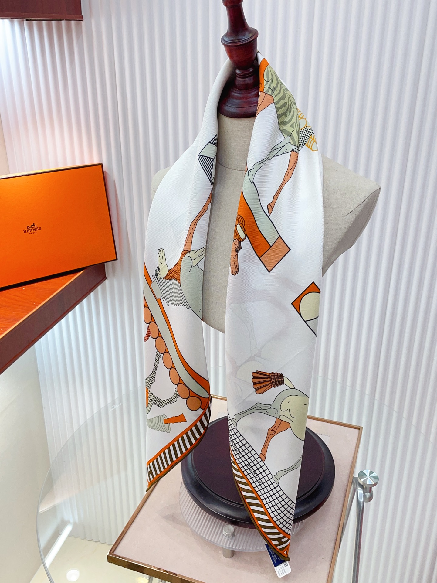 ✨✨【18姆米 双面同色】H**S真丝新款🆕👏👏买了都说好看‼️推荐💕【全速前进 90】真丝方巾，顶级工