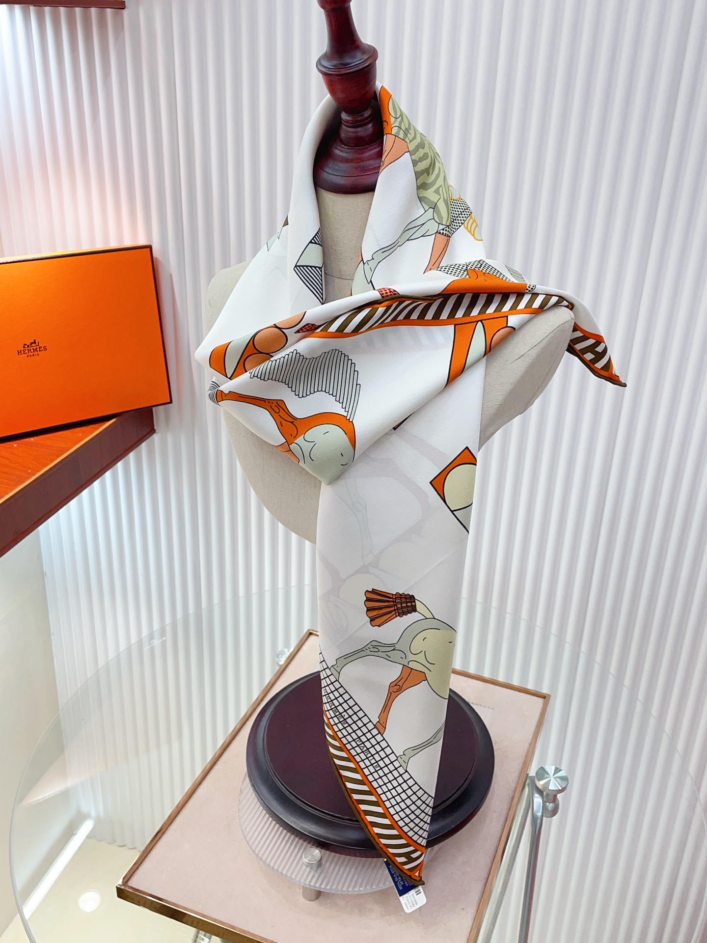 ✨✨【18姆米 双面同色】H**S真丝新款🆕👏👏买了都说好看‼️推荐💕【全速前进 90】真丝方巾，顶级工