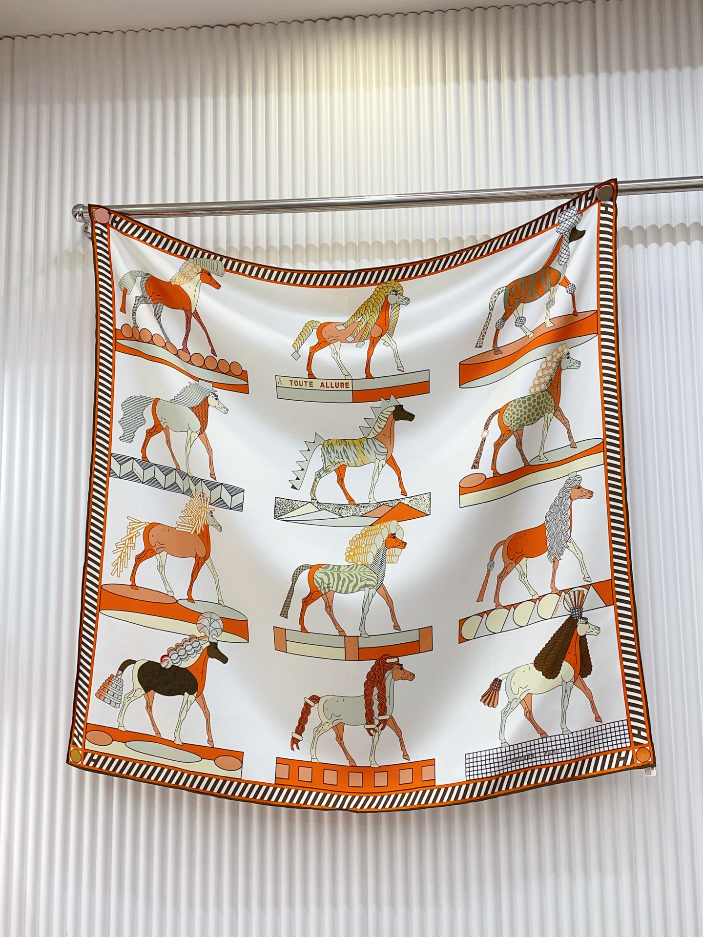 ✨✨【18姆米 双面同色】H**S真丝新款🆕👏👏买了都说好看‼️推荐💕【全速前进 90】真丝方巾，顶级工