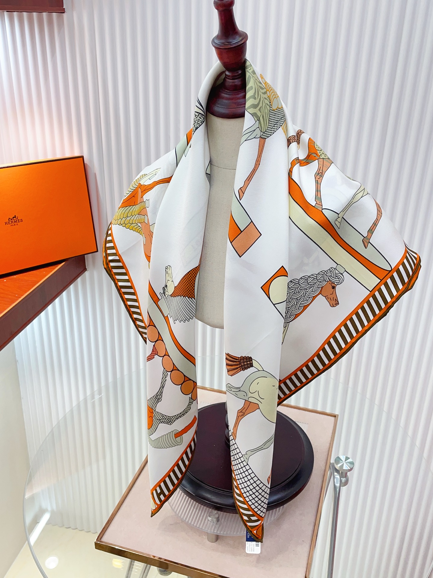 ✨✨【18姆米 双面同色】H**S真丝新款🆕👏👏买了都说好看‼️推荐💕【全速前进 90】真丝方巾，顶级工