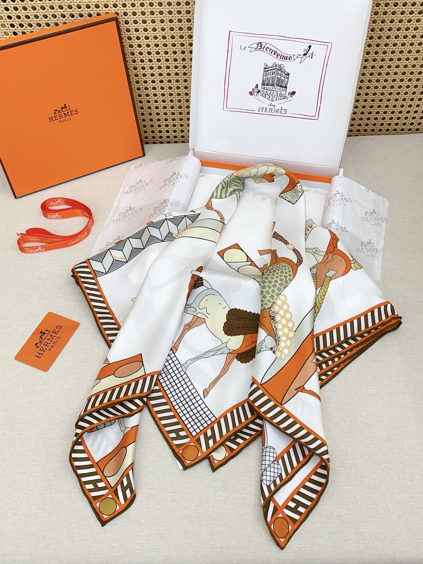 ✨✨【18姆米 双面同色】H**S真丝新款🆕👏👏买了都说好看‼️推荐💕【全速前进 90】真丝方巾，顶级工